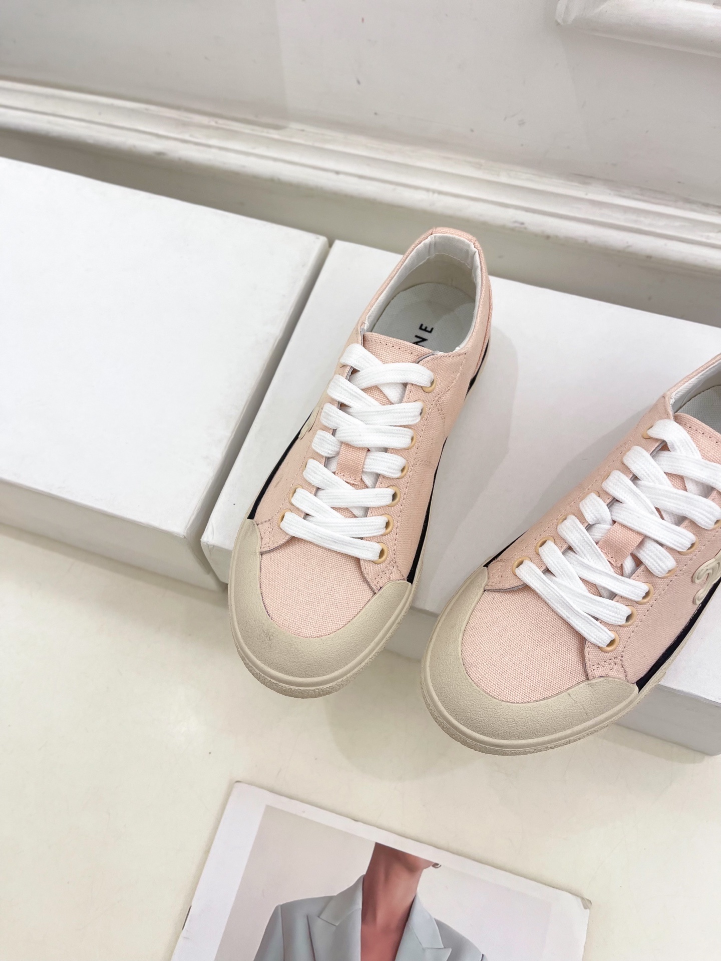 CELINE | 赛琳 25𝐬𝐬
💛2025春夏新品 ALAN TRIOMPHE凯旋门帆布休闲板