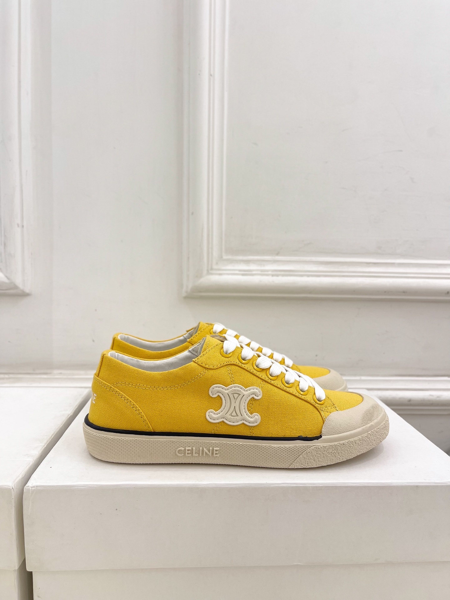 CELINE | 赛琳 25𝐬𝐬
💛2025春夏新品 ALAN TRIOMPHE凯旋门帆布休闲板