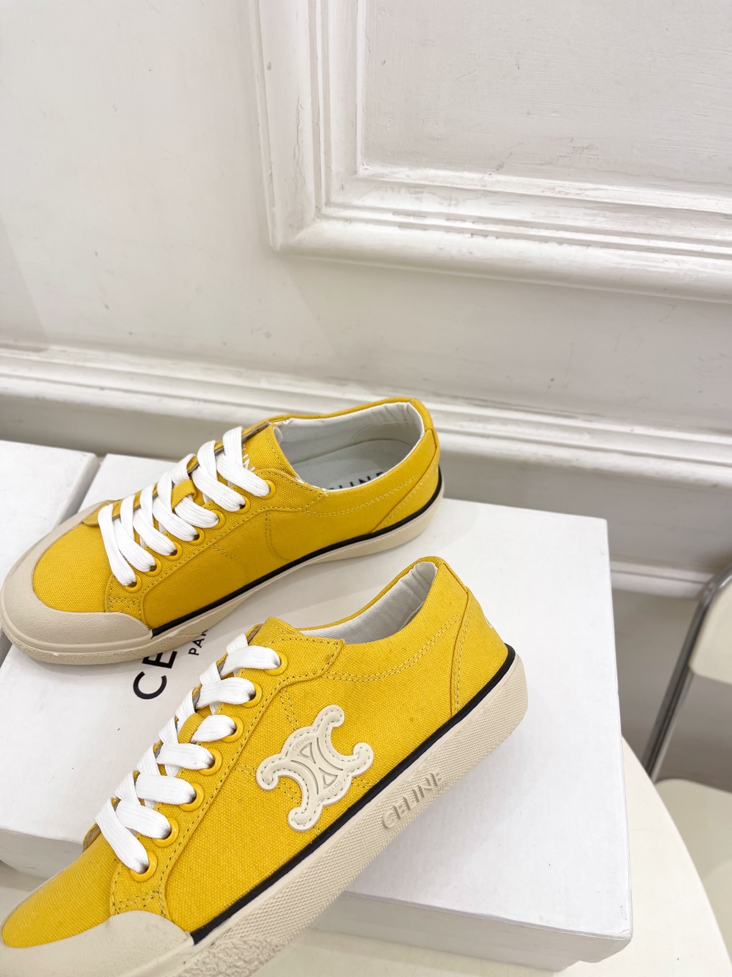 CELINE | 赛琳 25𝐬𝐬
💛2025春夏新品 ALAN TRIOMPHE凯旋门帆布休闲板