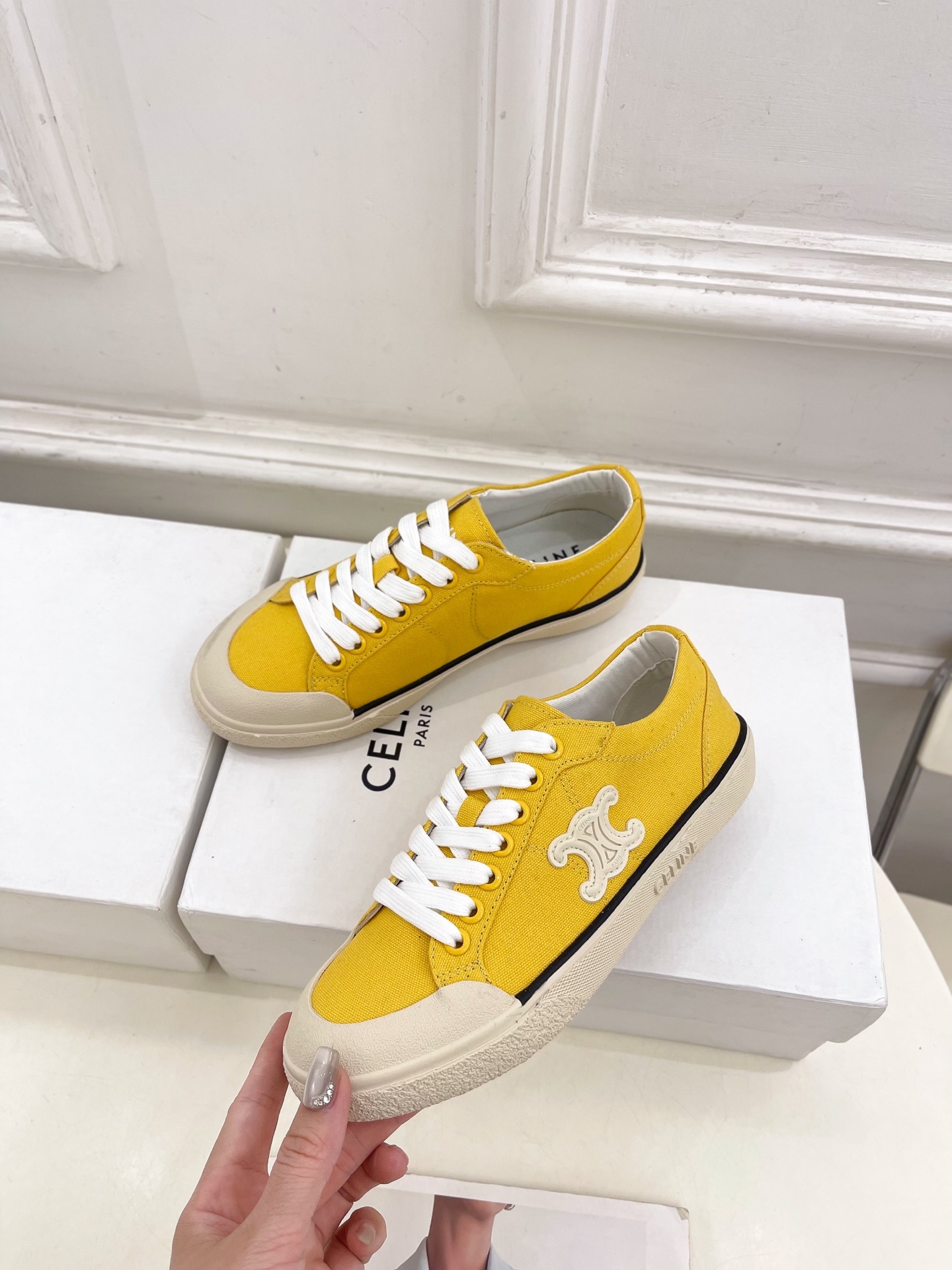 CELINE | 赛琳 25𝐬𝐬
💛2025春夏新品 ALAN TRIOMPHE凯旋门帆布休闲板