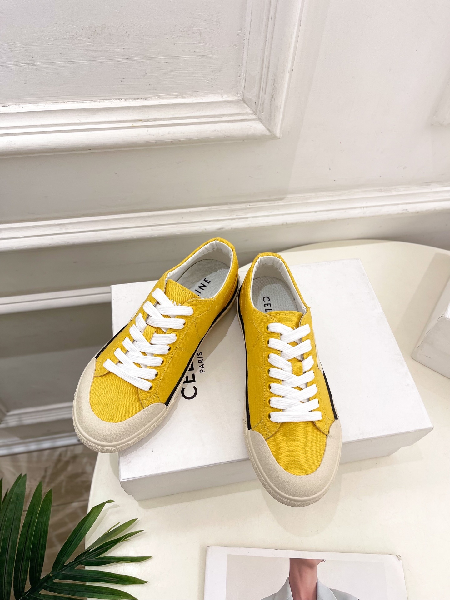 CELINE | 赛琳 25𝐬𝐬
💛2025春夏新品 ALAN TRIOMPHE凯旋门帆布休闲板
