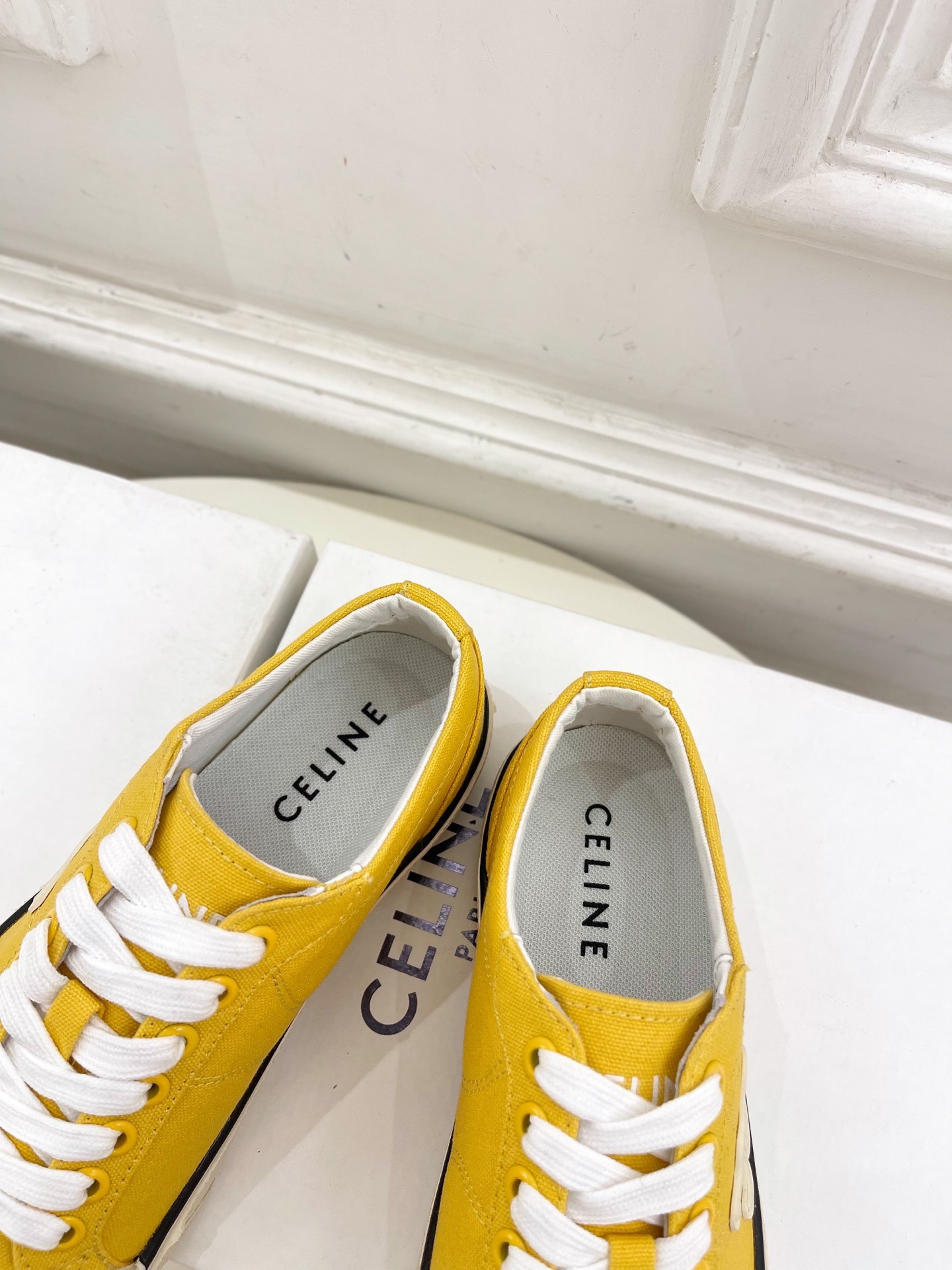 CELINE | 赛琳 25𝐬𝐬
💛2025春夏新品 ALAN TRIOMPHE凯旋门帆布休闲板