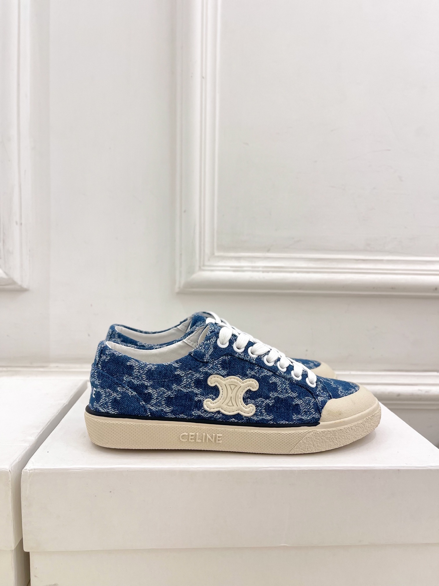 CELINE | 赛琳 25𝐬𝐬
💛2025春夏新品 ALAN TRIOMPHE凯旋门帆布休闲板