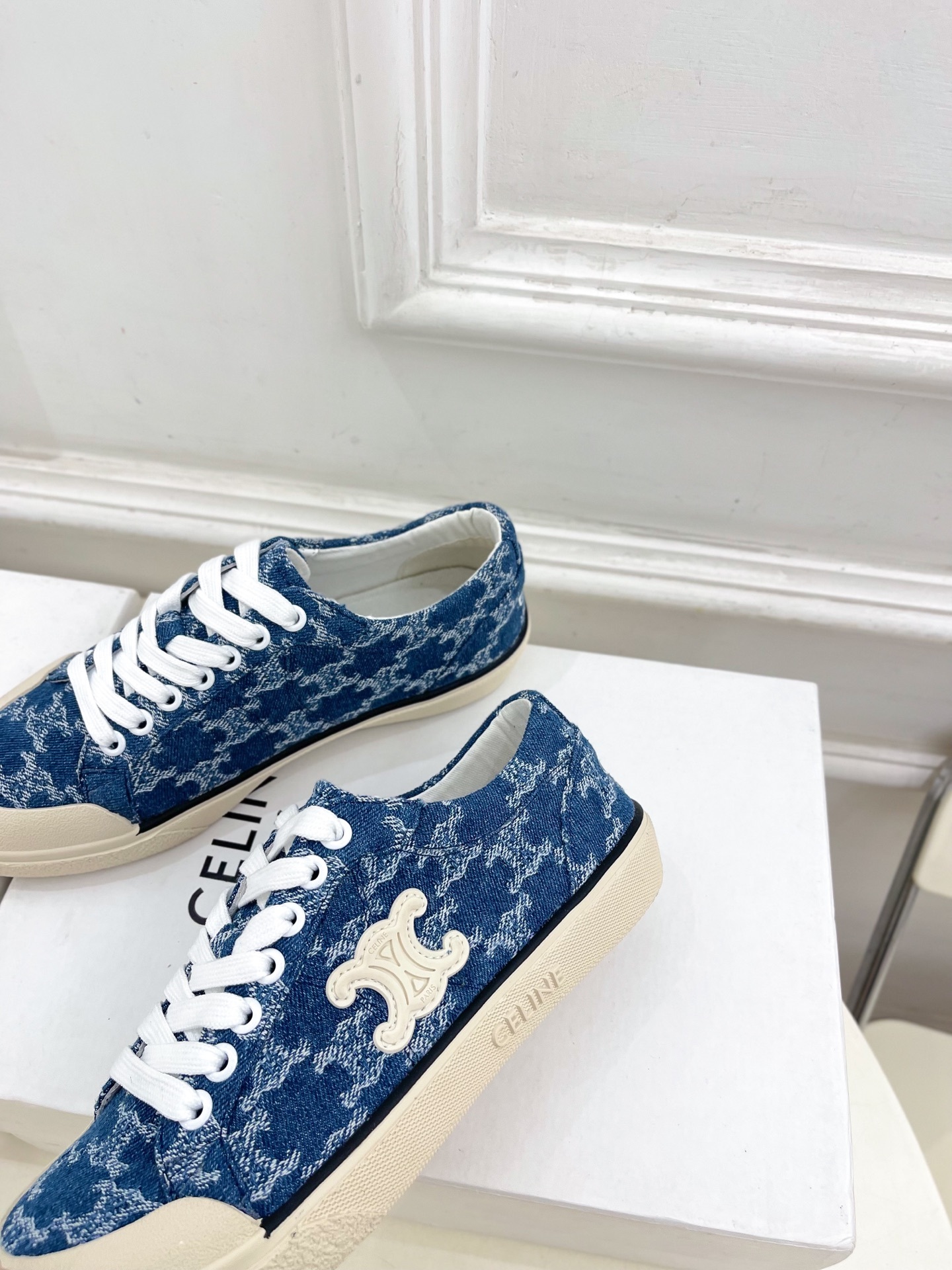 CELINE | 赛琳 25𝐬𝐬
💛2025春夏新品 ALAN TRIOMPHE凯旋门帆布休闲板