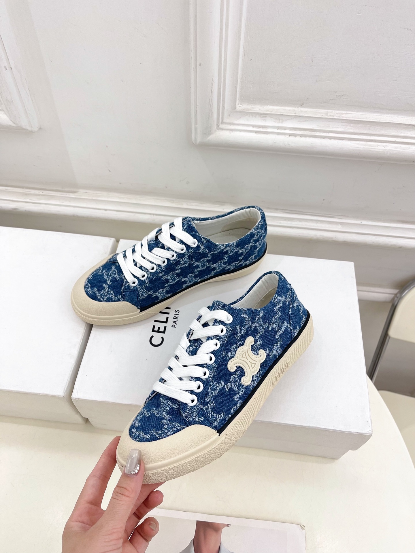 CELINE | 赛琳 25𝐬𝐬
💛2025春夏新品 ALAN TRIOMPHE凯旋门帆布休闲板