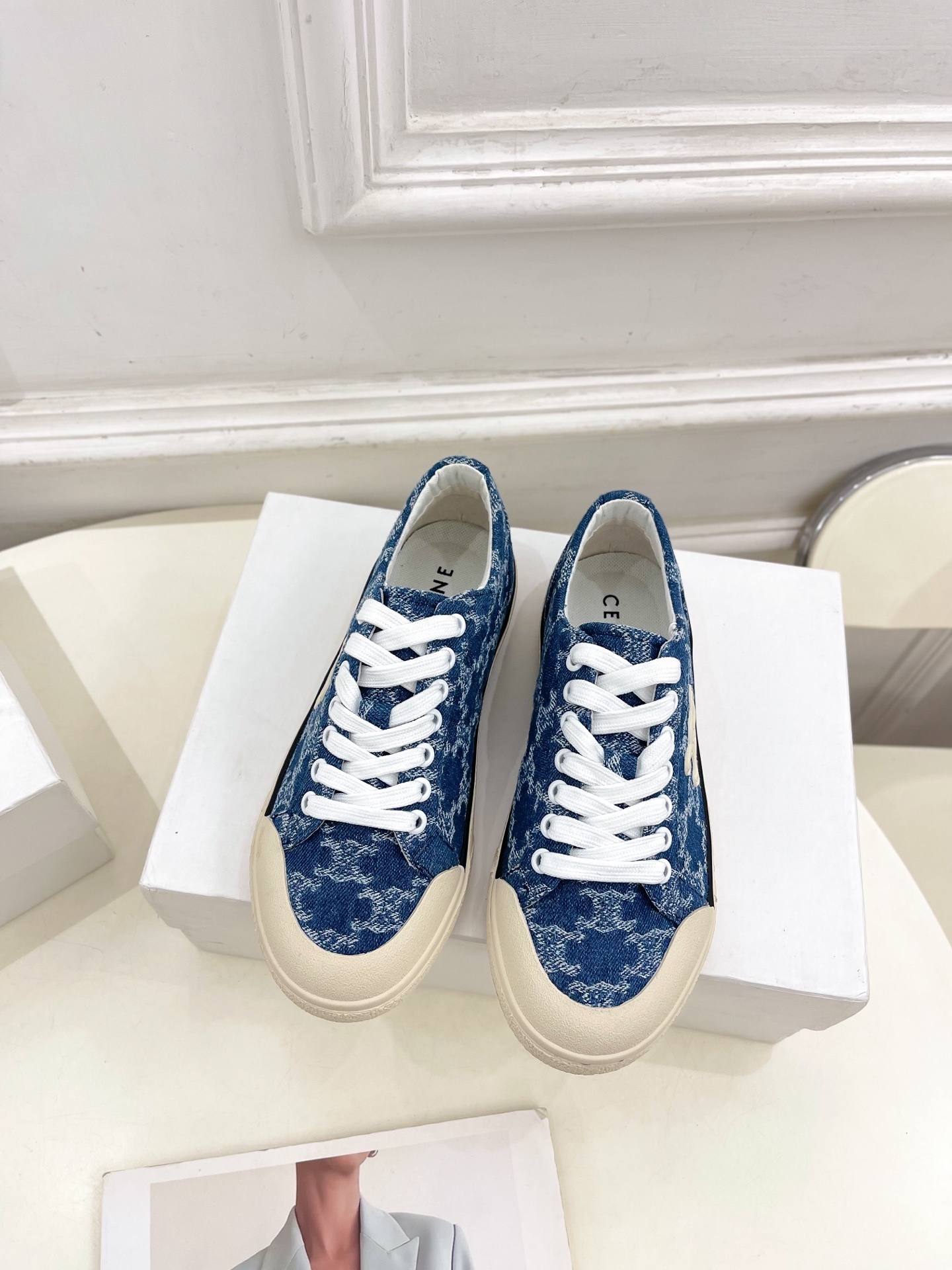 CELINE | 赛琳 25𝐬𝐬
💛2025春夏新品 ALAN TRIOMPHE凯旋门帆布休闲板