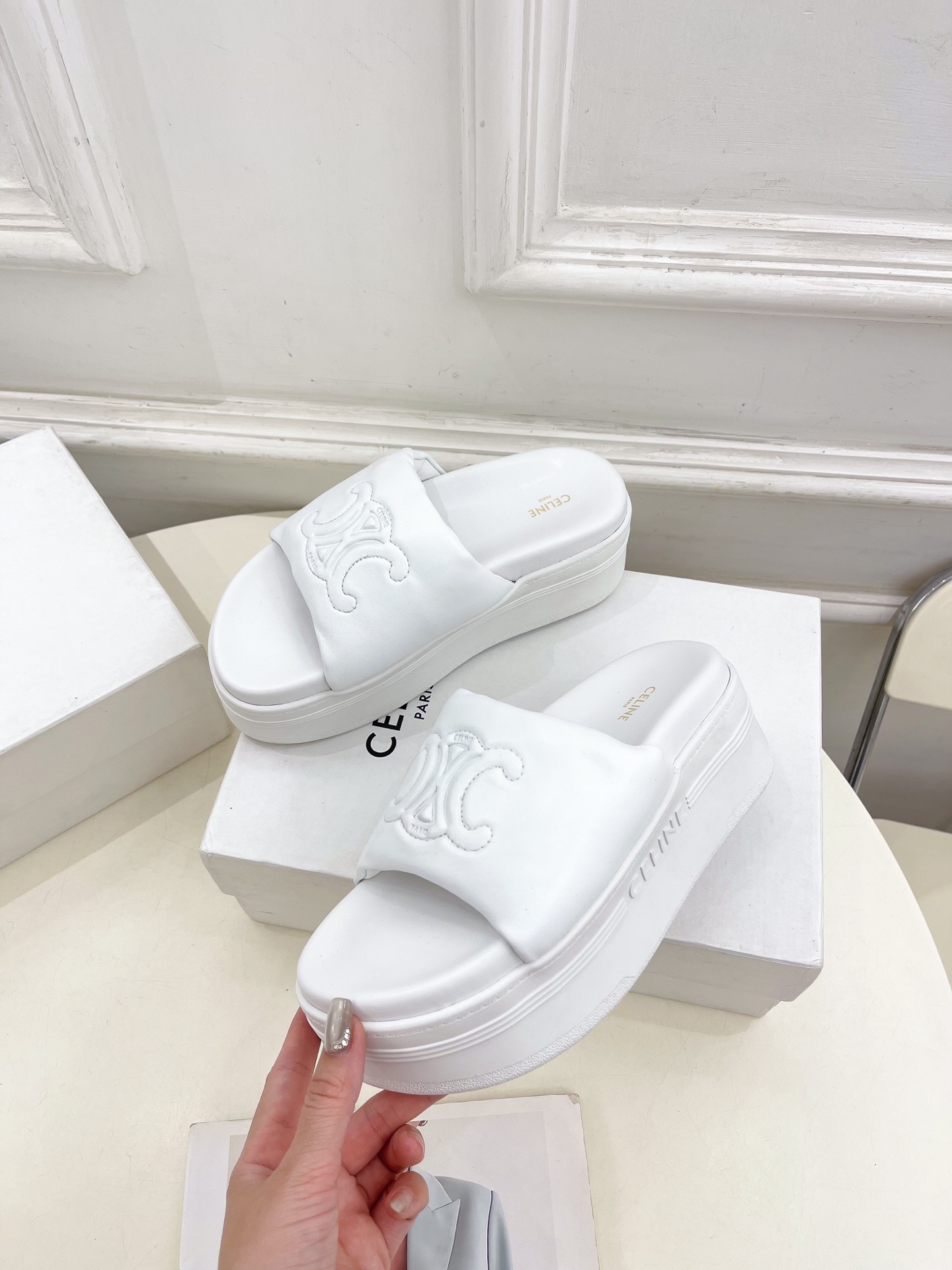 CELINE | 赛琳 25𝐬𝐬
💛2025春夏新品 BLOCK TRIOMPHE凯旋门厚底面包