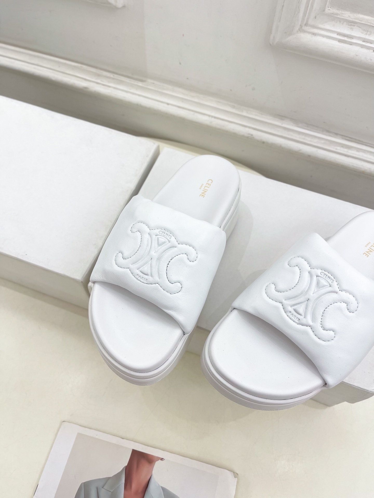 CELINE | 赛琳 25𝐬𝐬
💛2025春夏新品 BLOCK TRIOMPHE凯旋门厚底面包