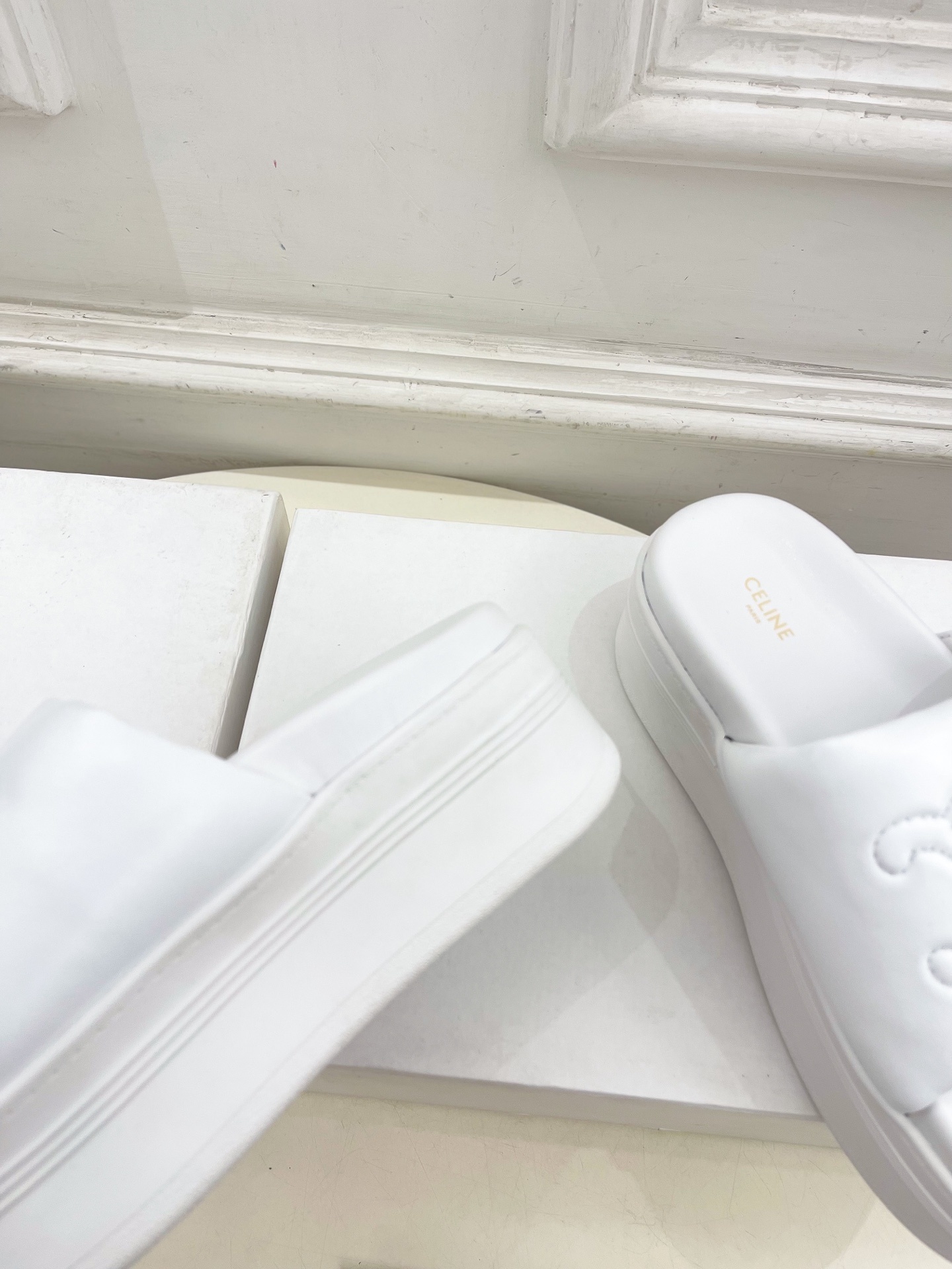CELINE | 赛琳 25𝐬𝐬
💛2025春夏新品 BLOCK TRIOMPHE凯旋门厚底面包