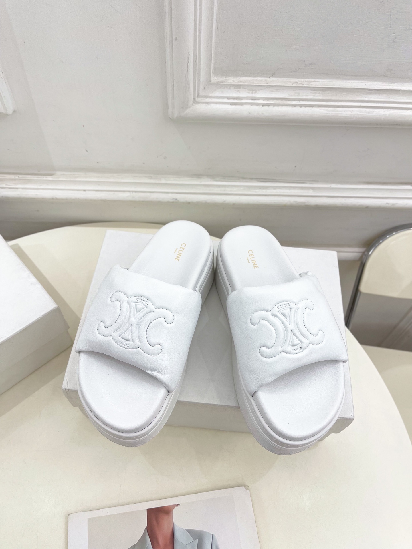 CELINE | 赛琳 25𝐬𝐬
💛2025春夏新品 BLOCK TRIOMPHE凯旋门厚底面包