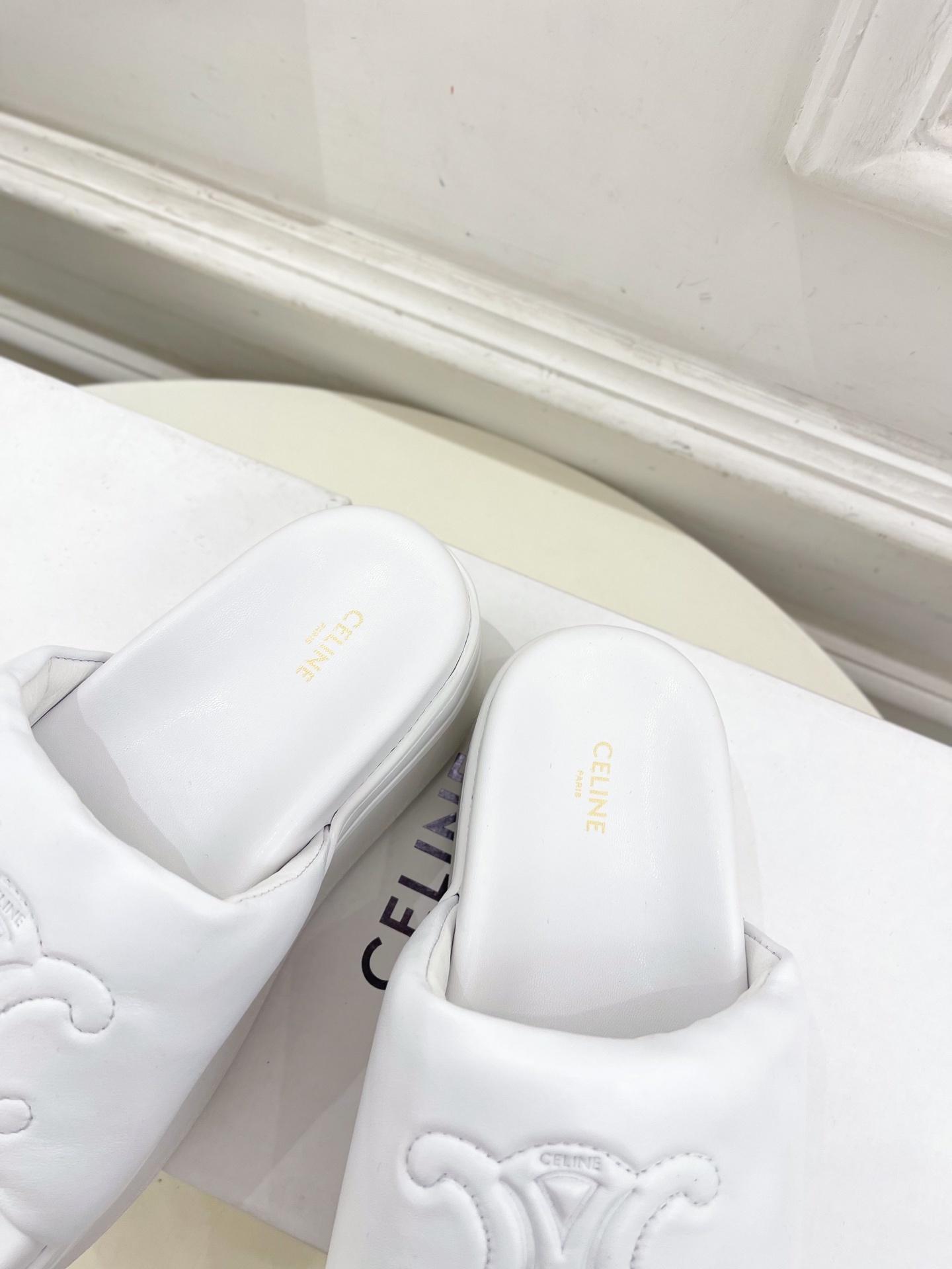 CELINE | 赛琳 25𝐬𝐬
💛2025春夏新品 BLOCK TRIOMPHE凯旋门厚底面包