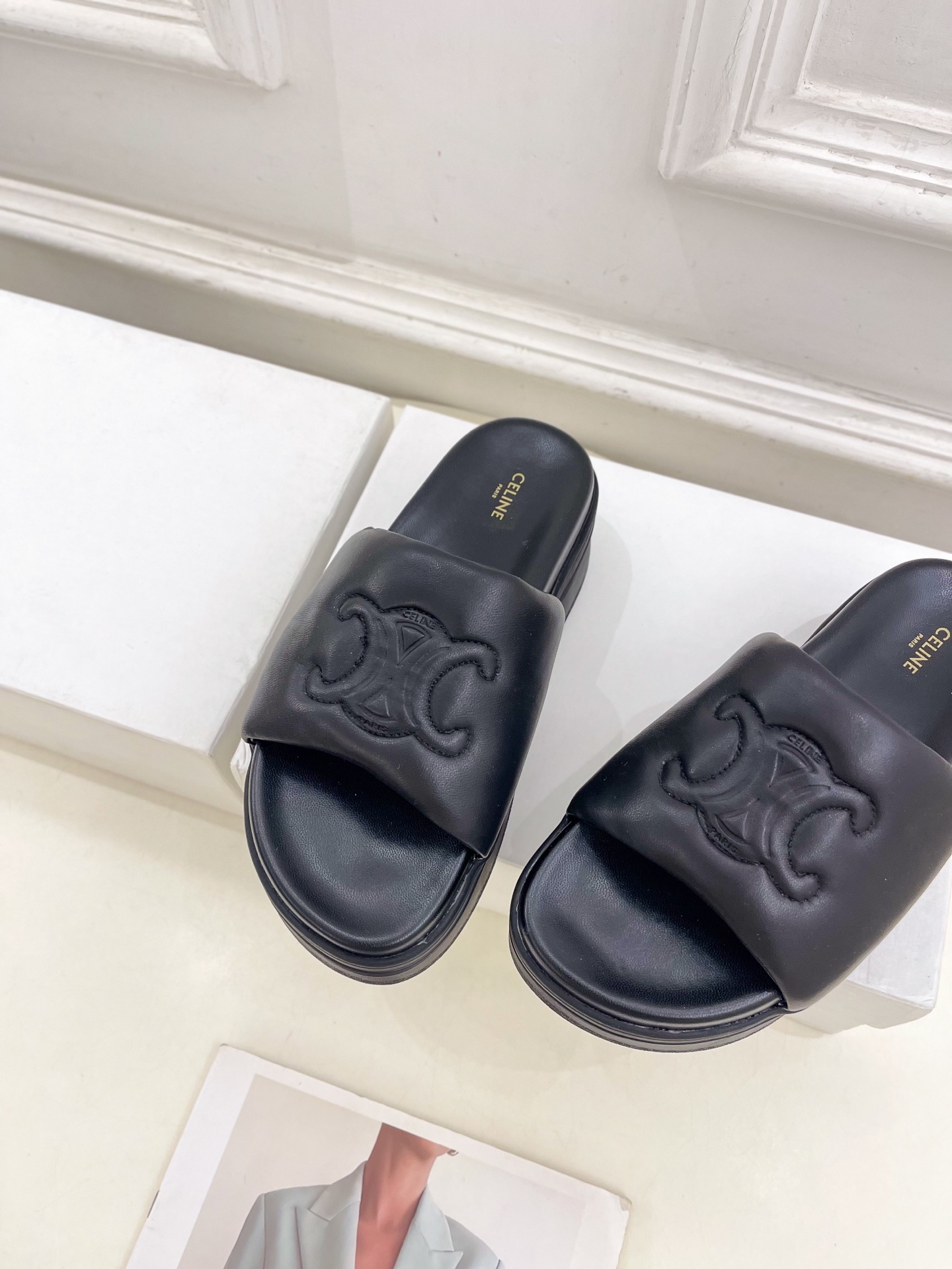 CELINE | 赛琳 25𝐬𝐬
💛2025春夏新品 BLOCK TRIOMPHE凯旋门厚底面包