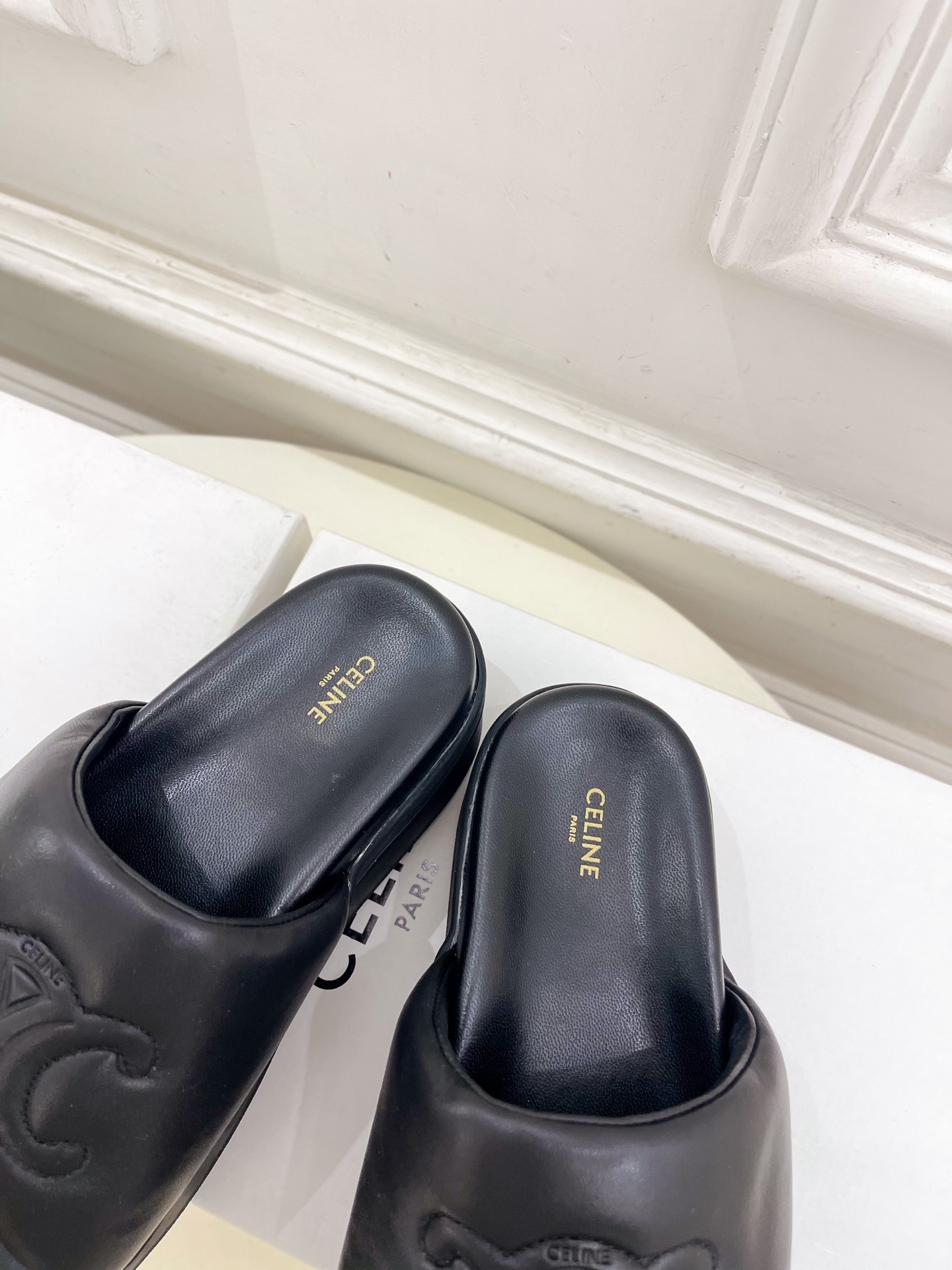 CELINE | 赛琳 25𝐬𝐬
💛2025春夏新品 BLOCK TRIOMPHE凯旋门厚底面包