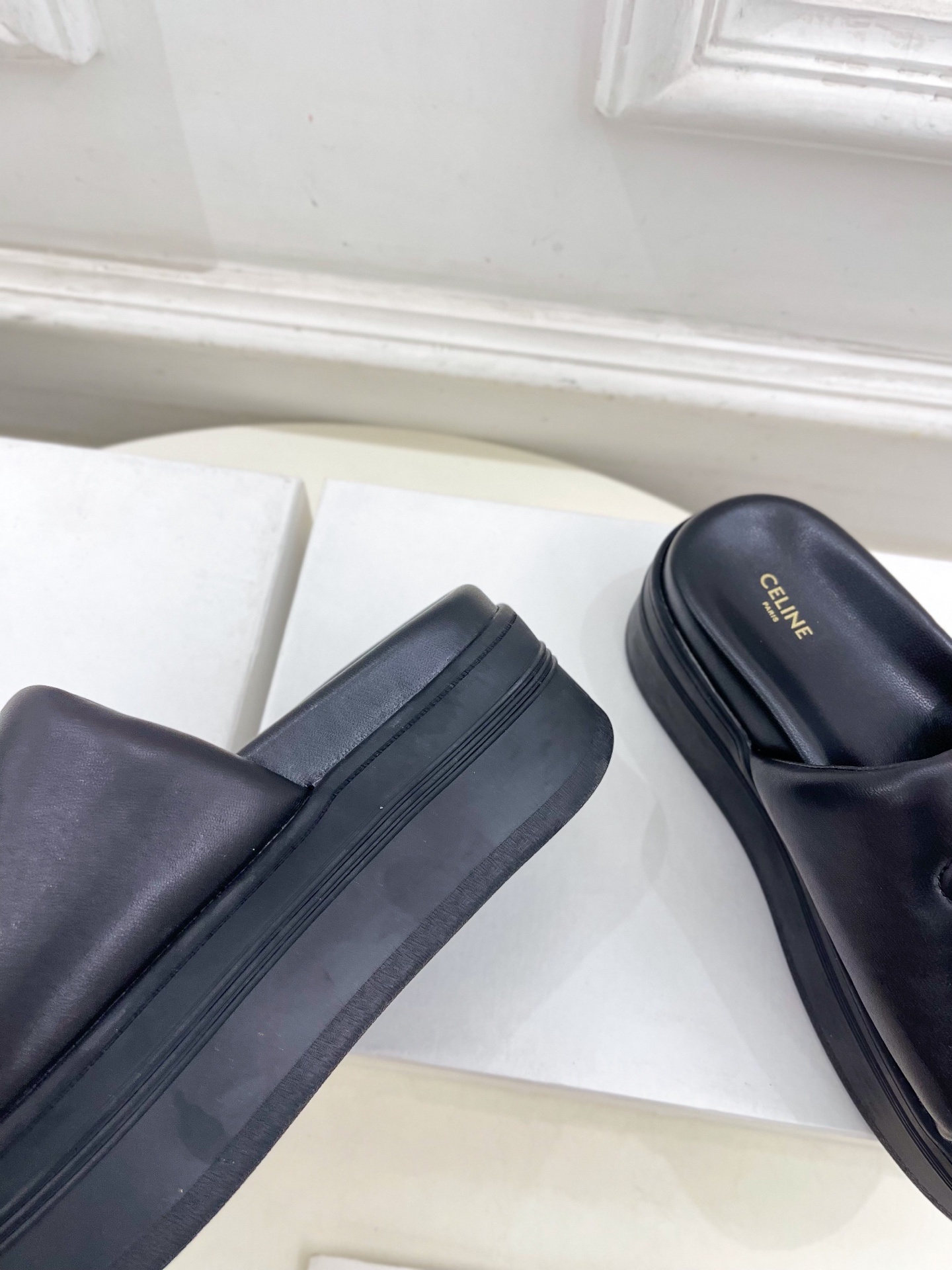 CELINE | 赛琳 25𝐬𝐬
💛2025春夏新品 BLOCK TRIOMPHE凯旋门厚底面包