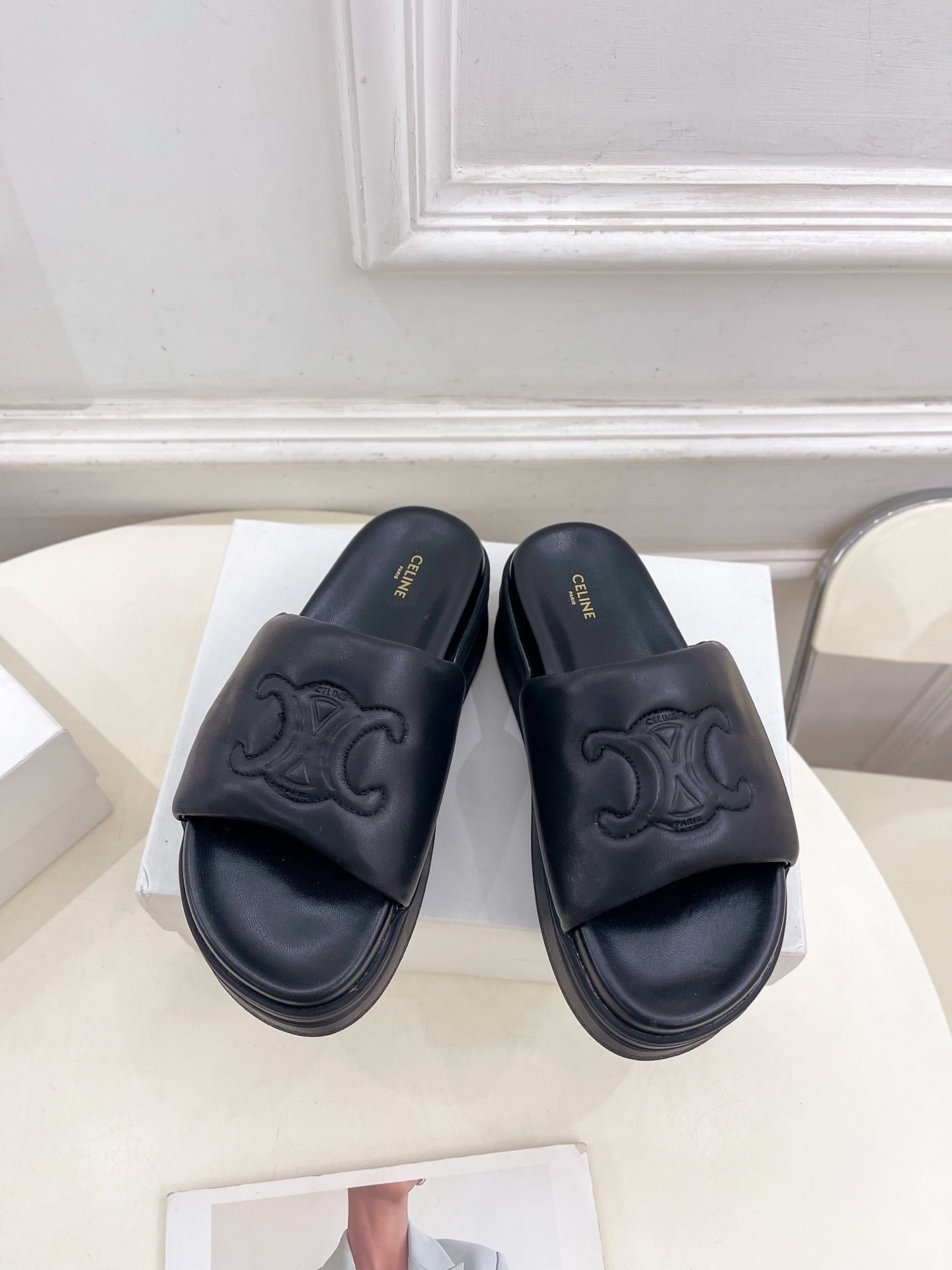 CELINE | 赛琳 25𝐬𝐬
💛2025春夏新品 BLOCK TRIOMPHE凯旋门厚底面包
