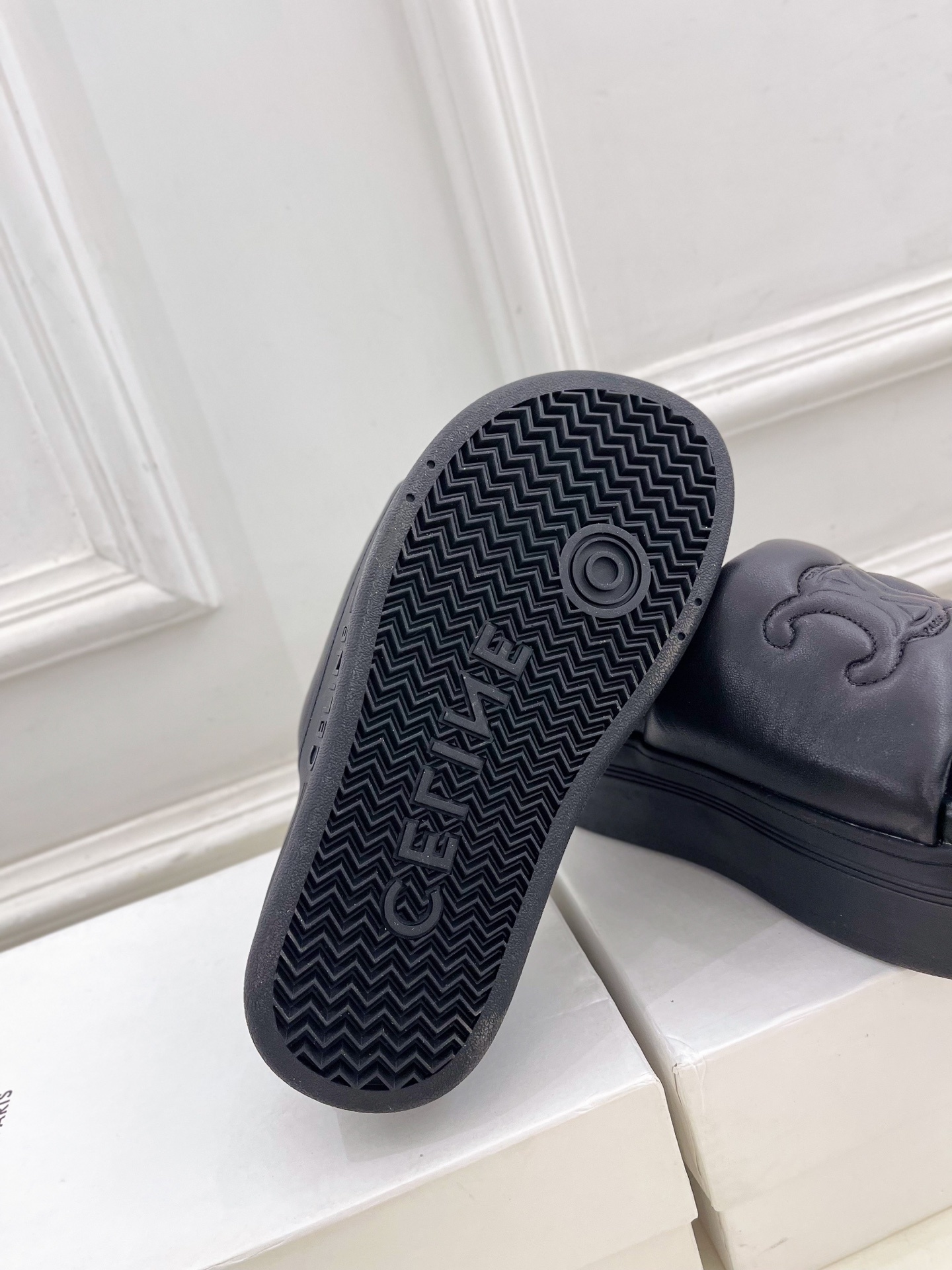 CELINE | 赛琳 25𝐬𝐬
💛2025春夏新品 BLOCK TRIOMPHE凯旋门厚底面包