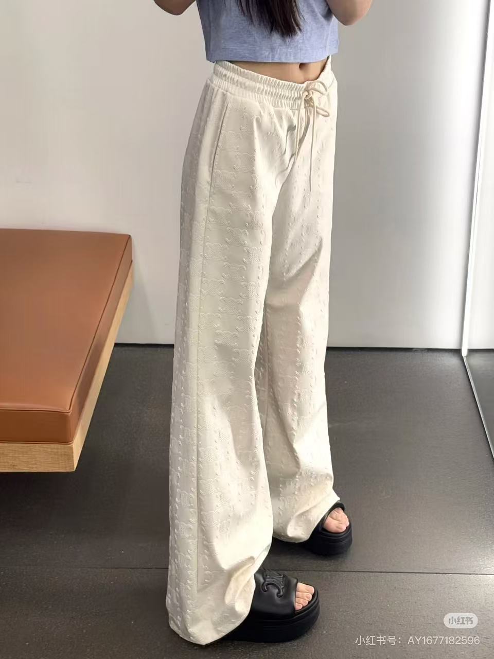 NO:241309,Demonstration of foot fitting, slippers, slippers19860909上脚搭配示范,拖鞋,slippers,Women's Shoes