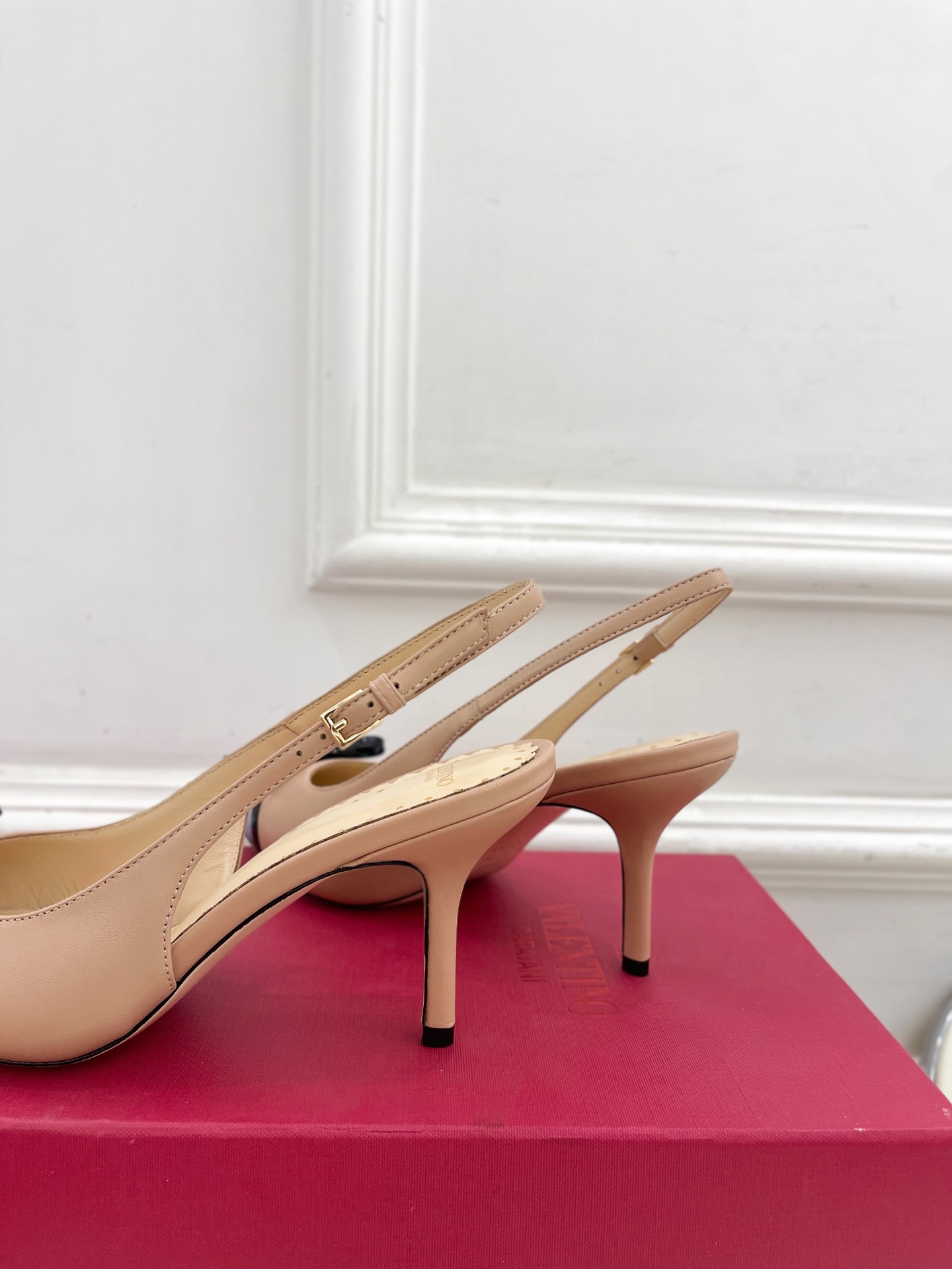 Valentino 华伦天奴 2025ss早春新品  V扣蝴蝶结拼色高跟凉鞋上新☑️
—————————