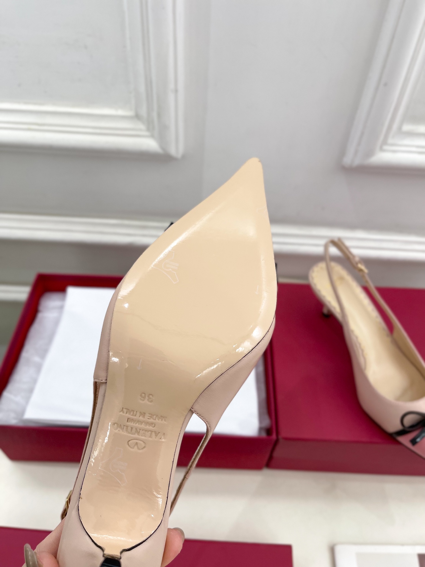 Valentino 华伦天奴 2025ss早春新品  V扣蝴蝶结拼色高跟凉鞋上新☑️
—————————
