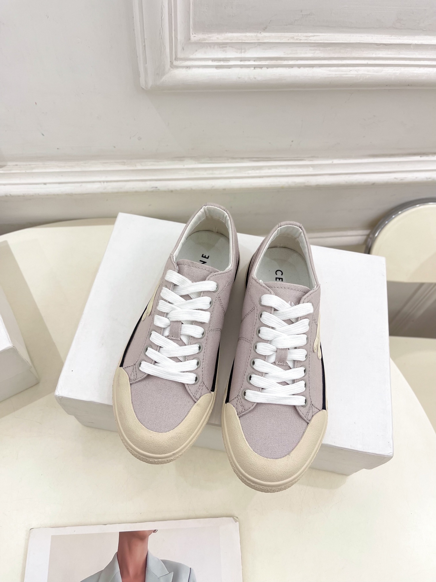 CELINE | 赛琳 25𝐬𝐬
💛2025春夏新品 ALAN TRIOMPHE凯旋门帆布休闲板