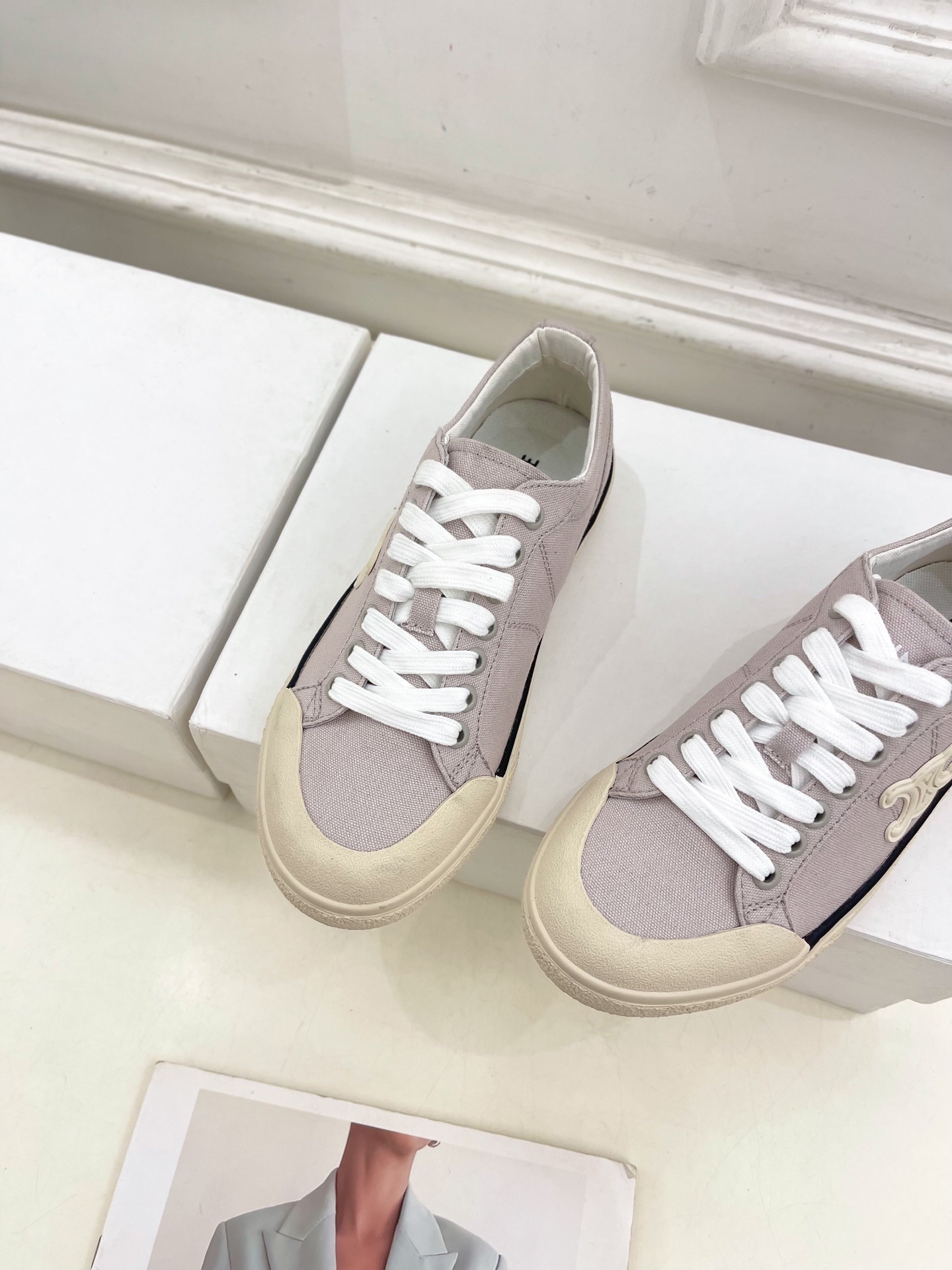 CELINE | 赛琳 25𝐬𝐬
💛2025春夏新品 ALAN TRIOMPHE凯旋门帆布休闲板