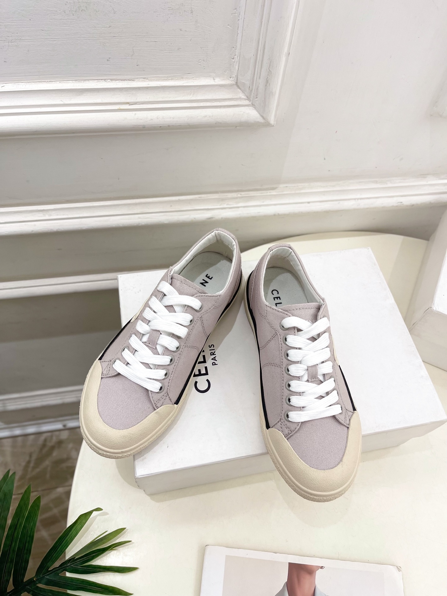 CELINE | 赛琳 25𝐬𝐬
💛2025春夏新品 ALAN TRIOMPHE凯旋门帆布休闲板