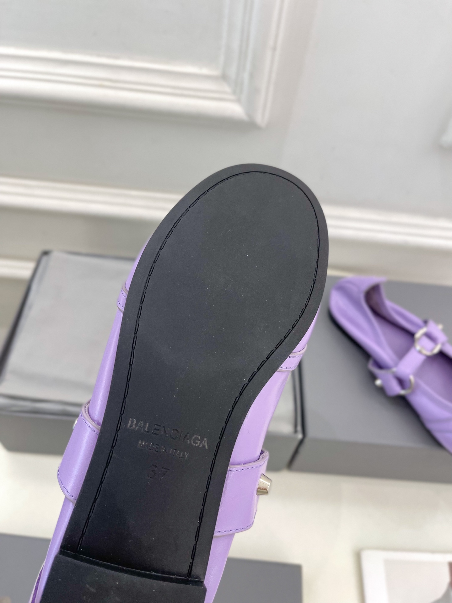 Balenciaga | 巴黎世家 25𝐬𝐬 

 ⭐️BS2025春夏新品 金属鉚钉玛丽珍平底芭蕾鞋
