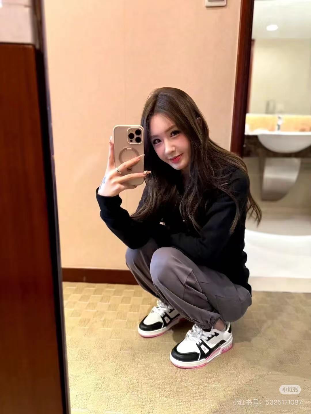 NO:241330,Footwear matching demonstration, casual shoes/sports shoes, sneakers19860909上脚搭配示范,休闲鞋/运动鞋,sneakers,Women's Shoes