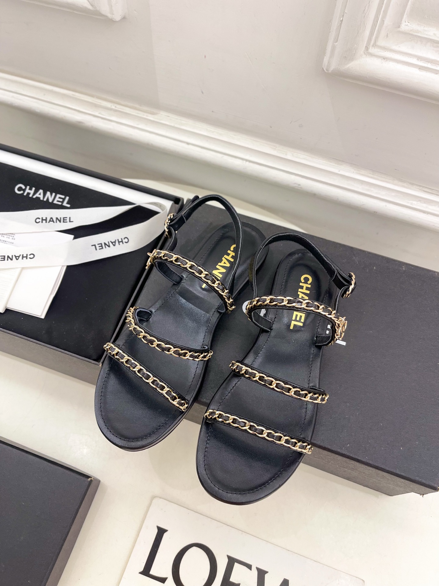 𝐂𝐇𝐀𝐍𝐄𝐋  | 小香  25𝐬𝐬 

🦋2025 春夏新品  专柜经典款 小香双C扣链条平底凉鞋系列