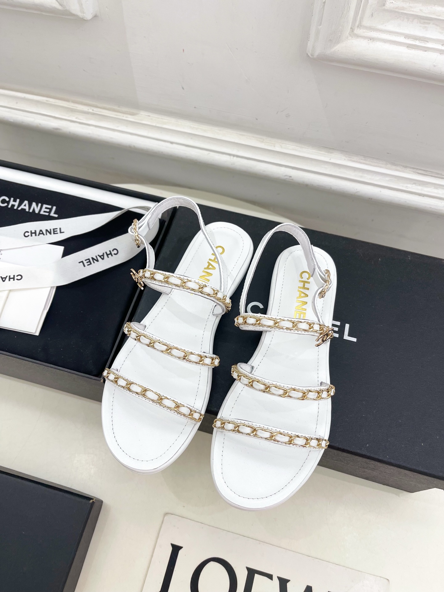 𝐂𝐇𝐀𝐍𝐄𝐋  | 小香  25𝐬𝐬 

🦋2025 春夏新品  专柜经典款 小香双C扣链条平底凉鞋系列