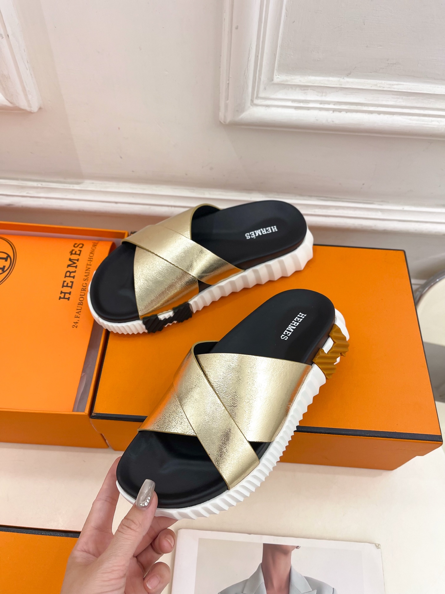 🐎𝐇𝐄𝐑𝐌𝐄* 爱玛仕 25𝐬𝐬 

🌈2025春夏新品 专柜新款 H家lnfra交叉休闲拖鞋系列〰

