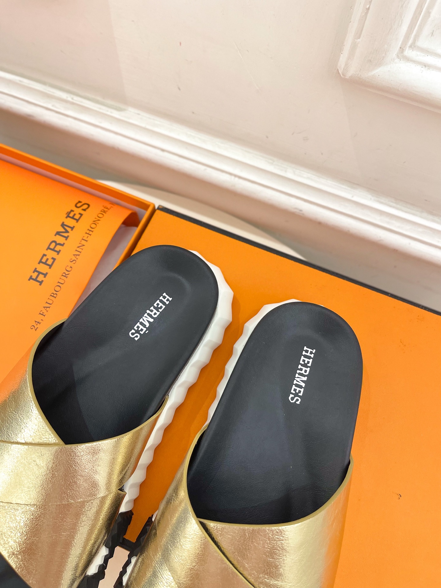 🐎𝐇𝐄𝐑𝐌𝐄* 爱玛仕 25𝐬𝐬 

🌈2025春夏新品 专柜新款 H家lnfra交叉休闲拖鞋系列〰

