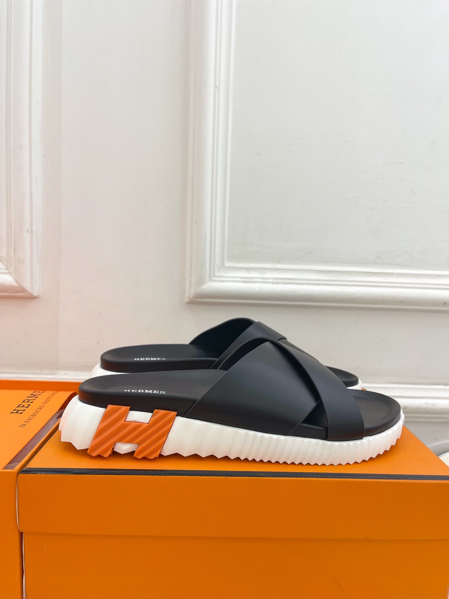 🐎𝐇𝐄𝐑𝐌𝐄* 爱玛仕 25𝐬𝐬 

🌈2025春夏新品 专柜新款 H家lnfra交叉休闲拖鞋系列〰

