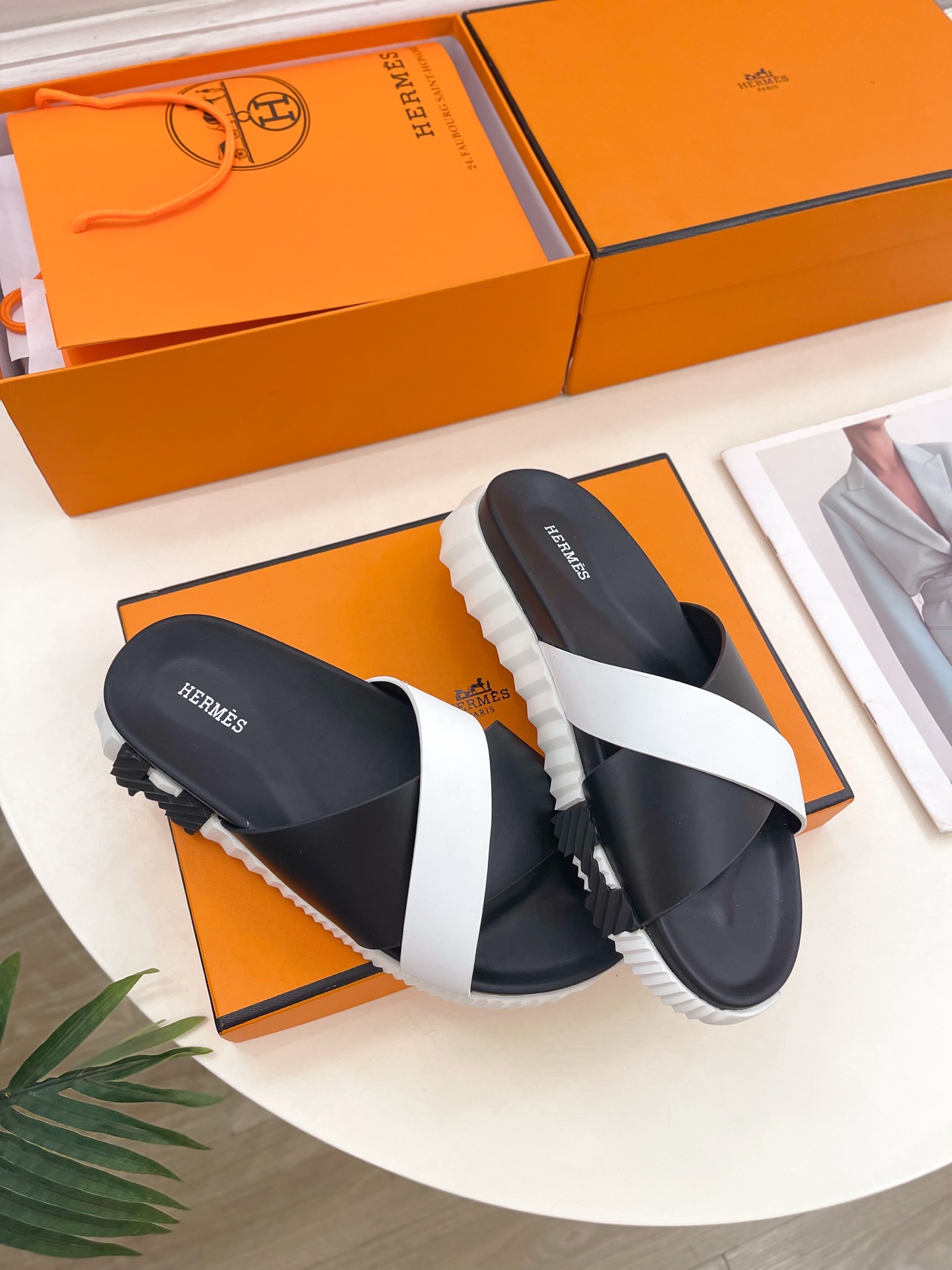 🐎𝐇𝐄𝐑𝐌𝐄* 爱玛仕 25𝐬𝐬 

🌈2025春夏新品 专柜新款 H家lnfra交叉休闲拖鞋系列〰

