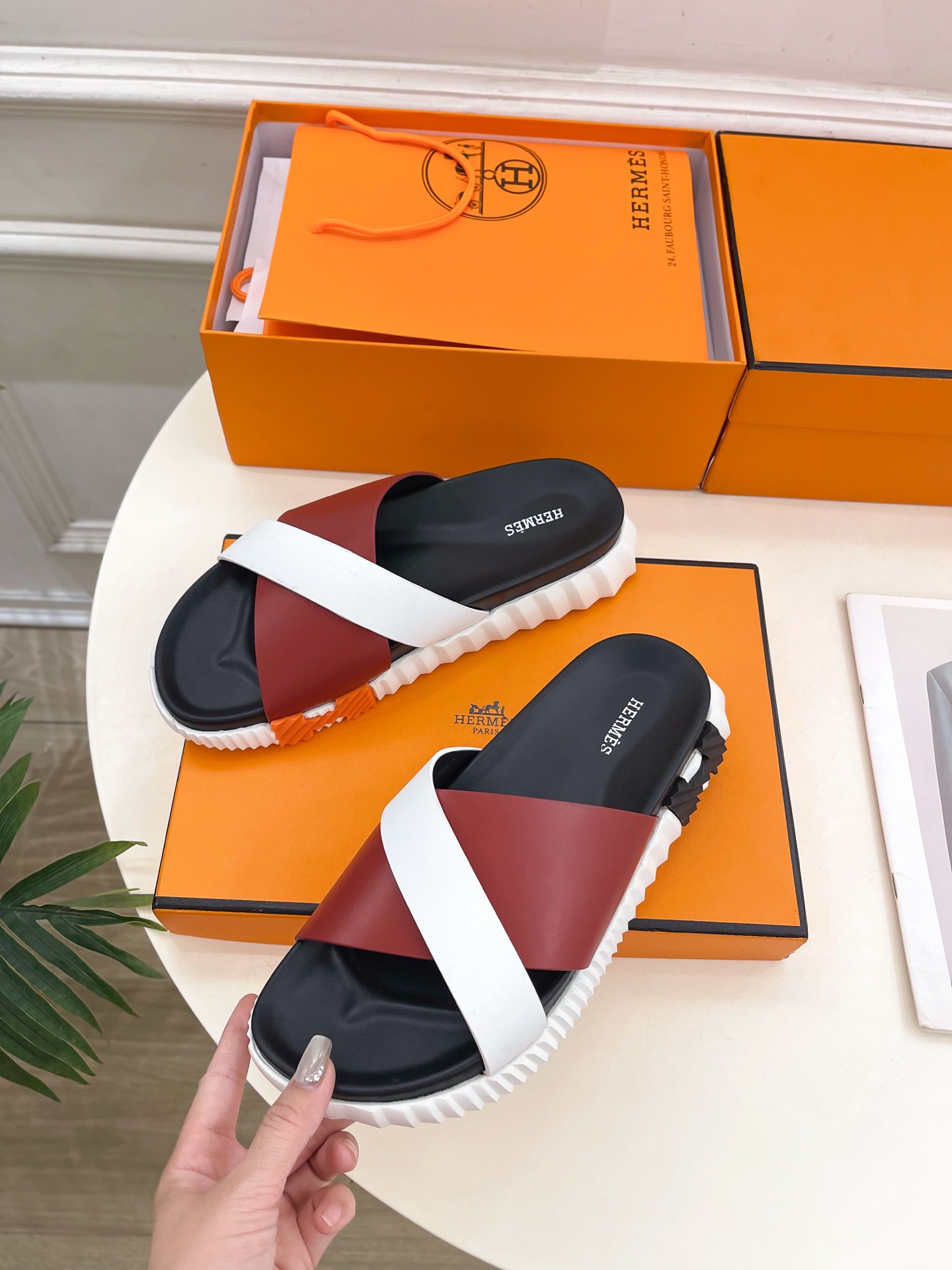🐎𝐇𝐄𝐑𝐌𝐄* 爱玛仕 25𝐬𝐬 

🌈2025春夏新品 专柜新款 H家lnfra交叉休闲拖鞋系列〰

