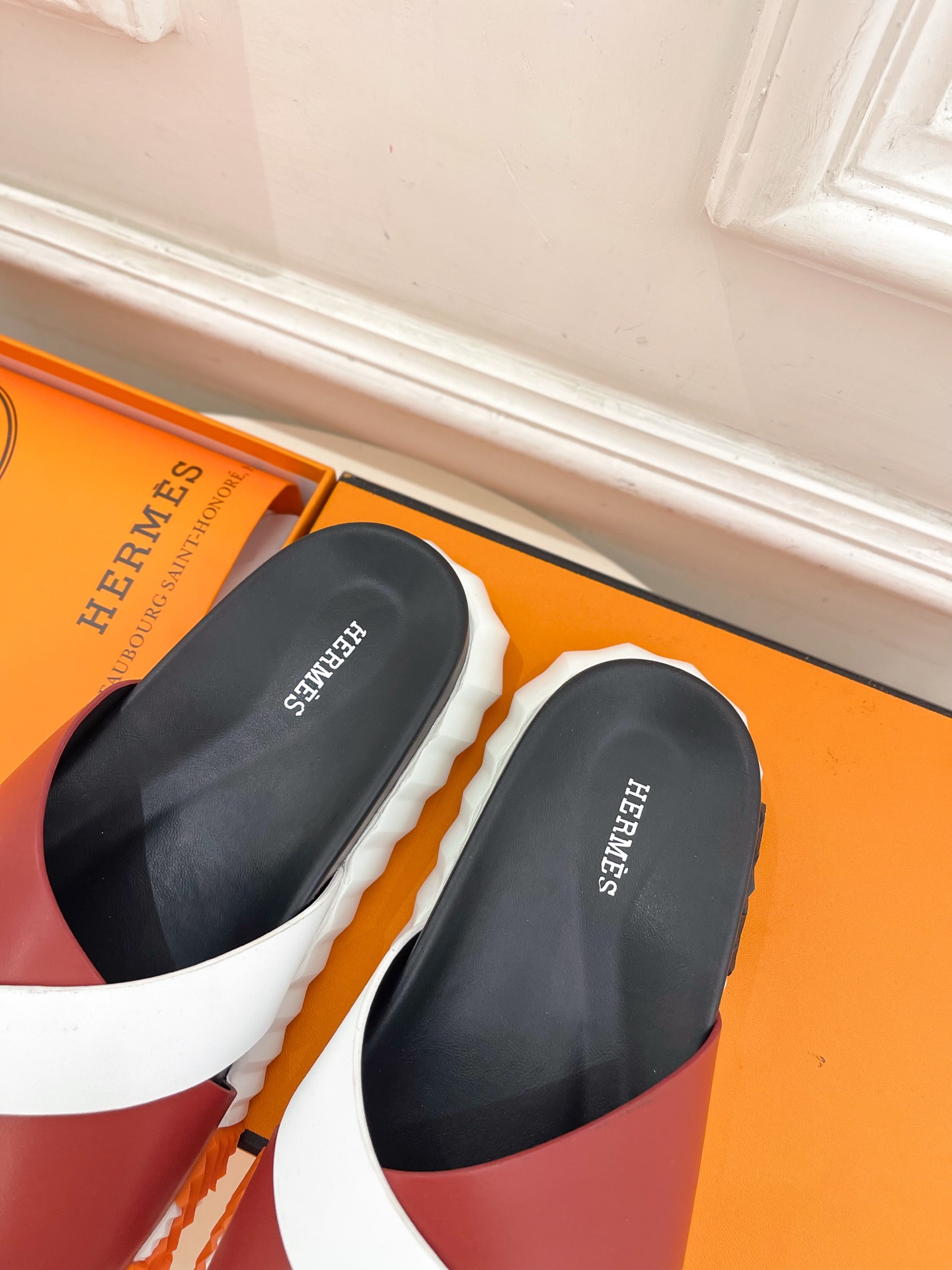 🐎𝐇𝐄𝐑𝐌𝐄* 爱玛仕 25𝐬𝐬 

🌈2025春夏新品 专柜新款 H家lnfra交叉休闲拖鞋系列〰

