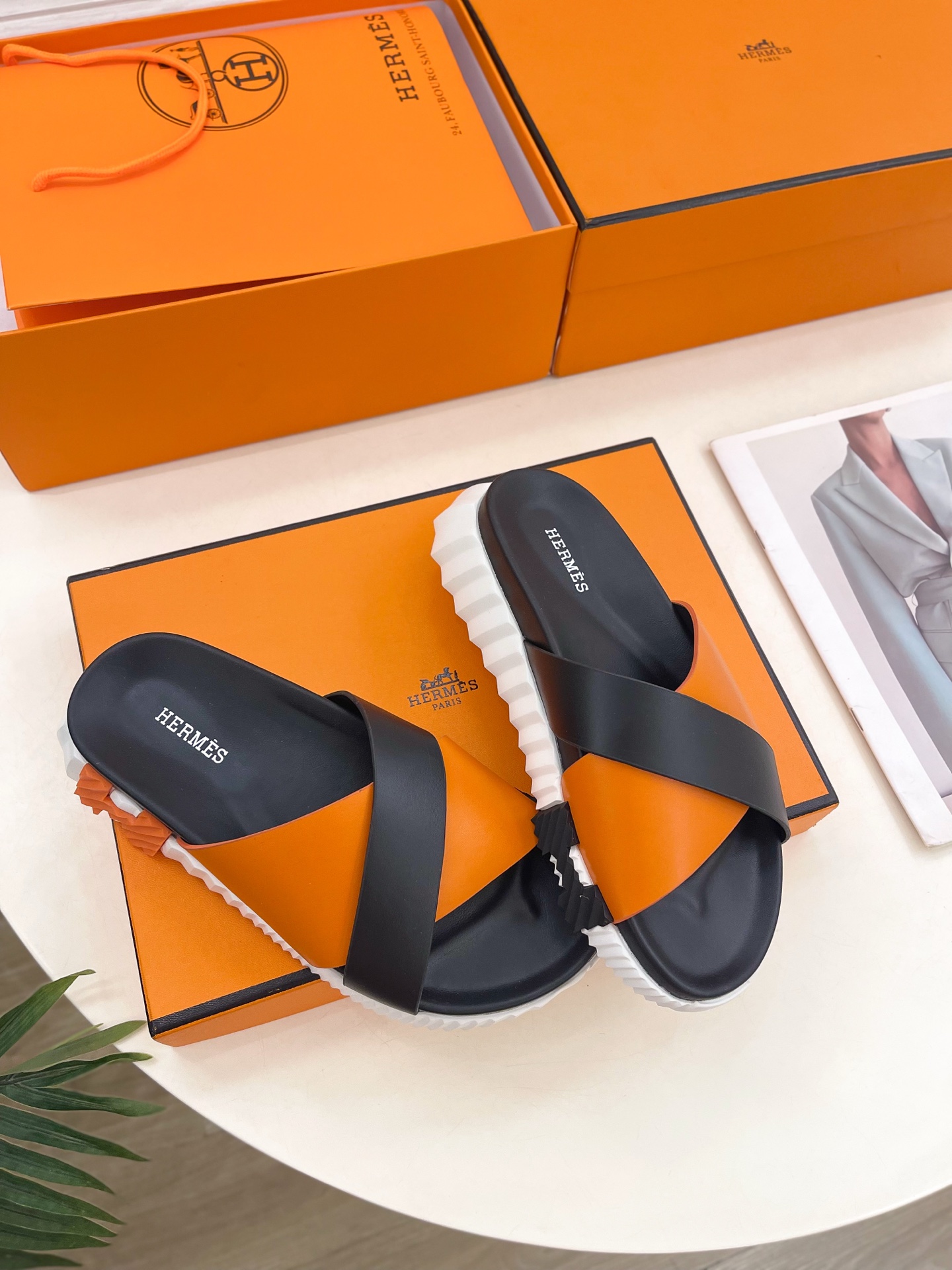 🐎𝐇𝐄𝐑𝐌𝐄* 爱玛仕 25𝐬𝐬 

🌈2025春夏新品 专柜新款 H家lnfra交叉休闲拖鞋系列〰

