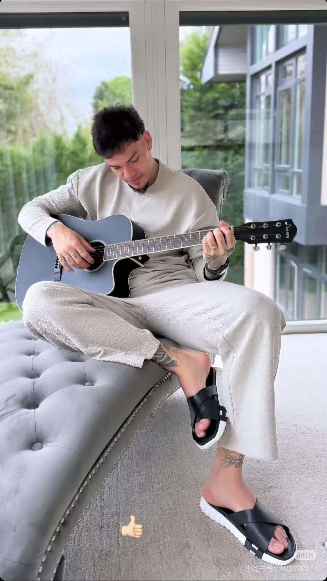 NO:262660,Demonstration of foot fitting, slippers, slippers19860909上脚搭配示范,拖鞋,slippers,Women's Shoes