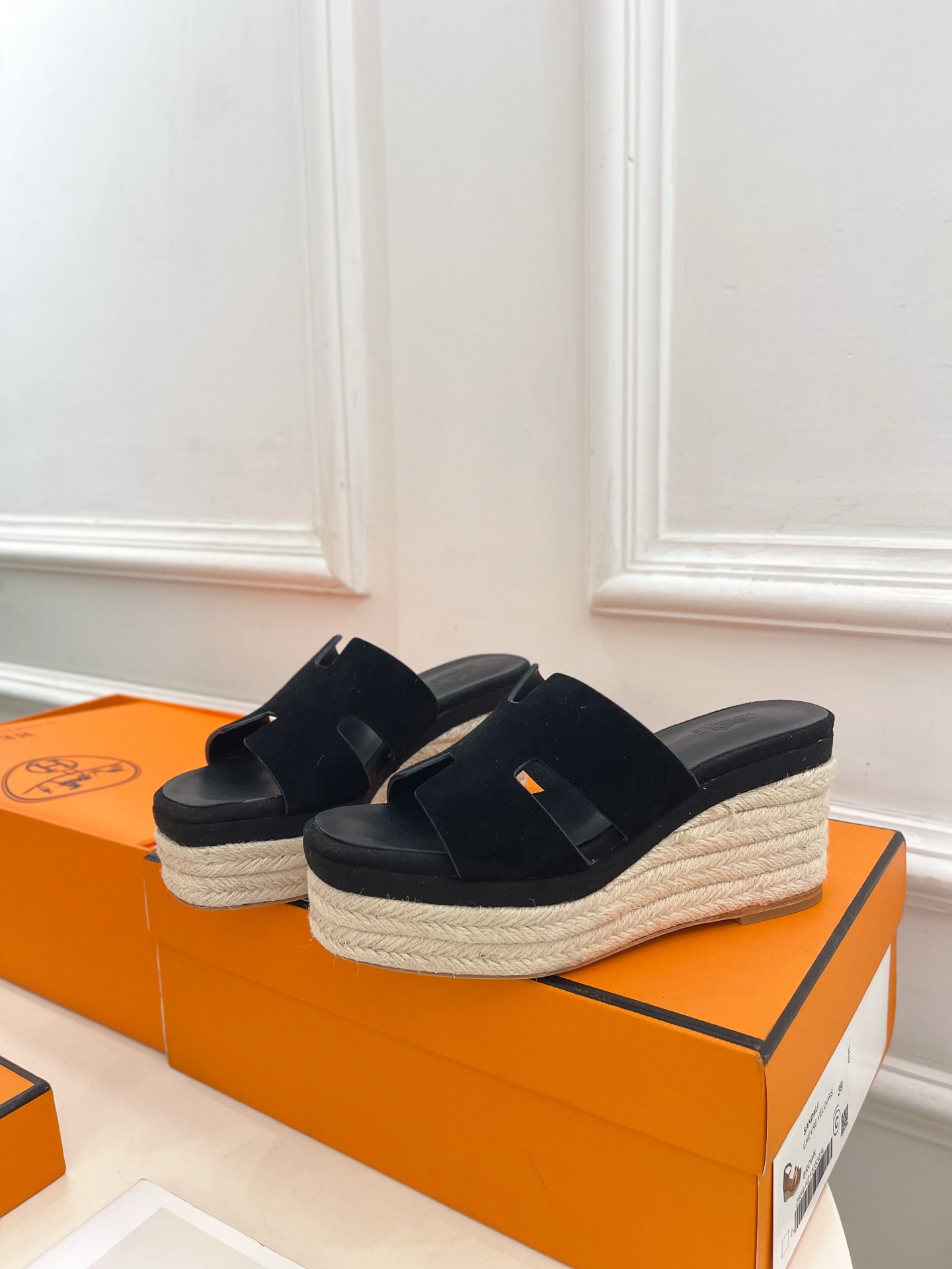 🐎𝐇𝐄𝐑𝐌𝐄* 爱玛仕 25𝐬𝐬 

🌈2025春夏新品 专柜新款H型麻绳厚底坡跟拖鞋系列〰

◽鞋面：