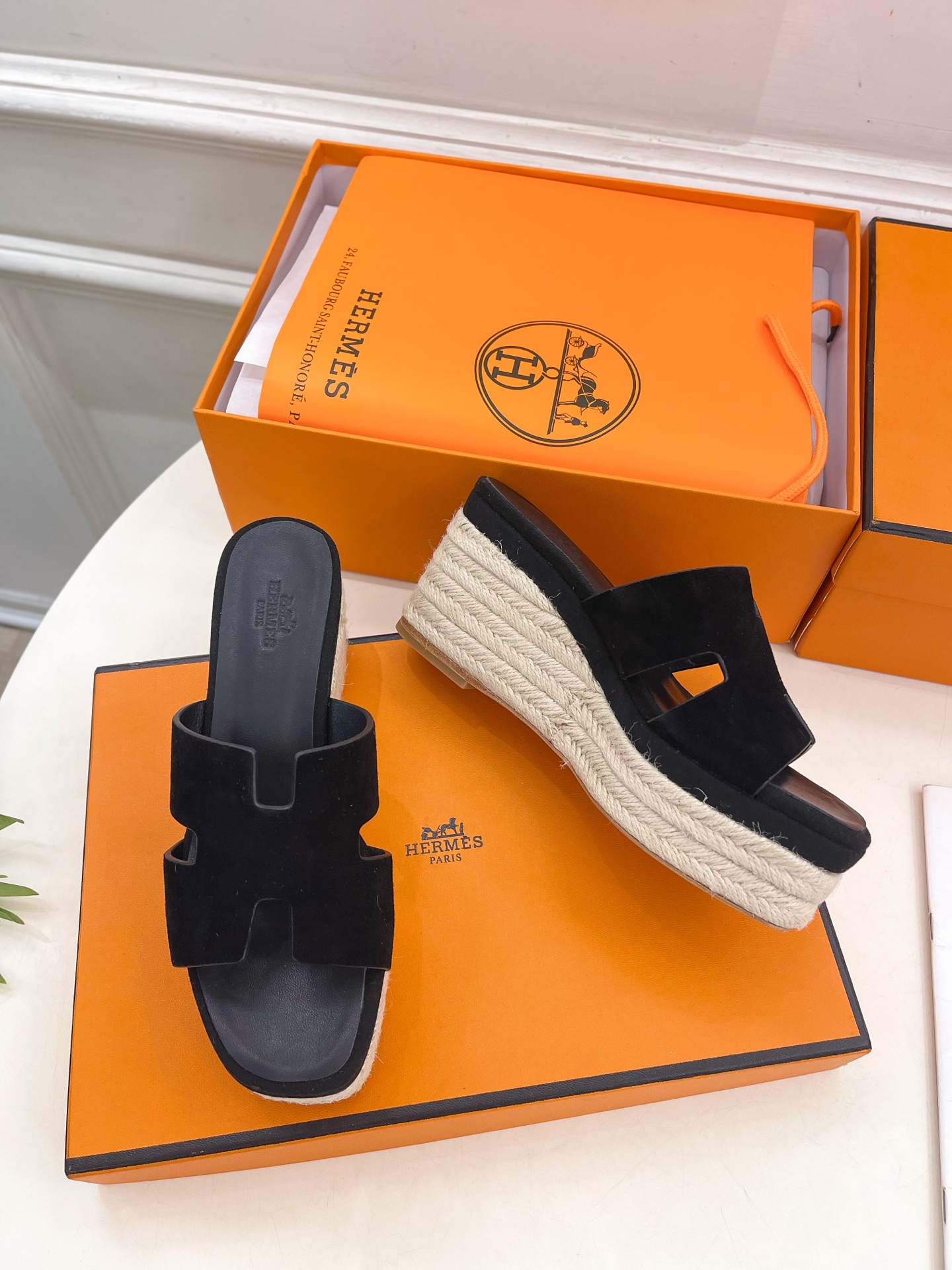 🐎𝐇𝐄𝐑𝐌𝐄* 爱玛仕 25𝐬𝐬 

🌈2025春夏新品 专柜新款H型麻绳厚底坡跟拖鞋系列〰

◽鞋面：
