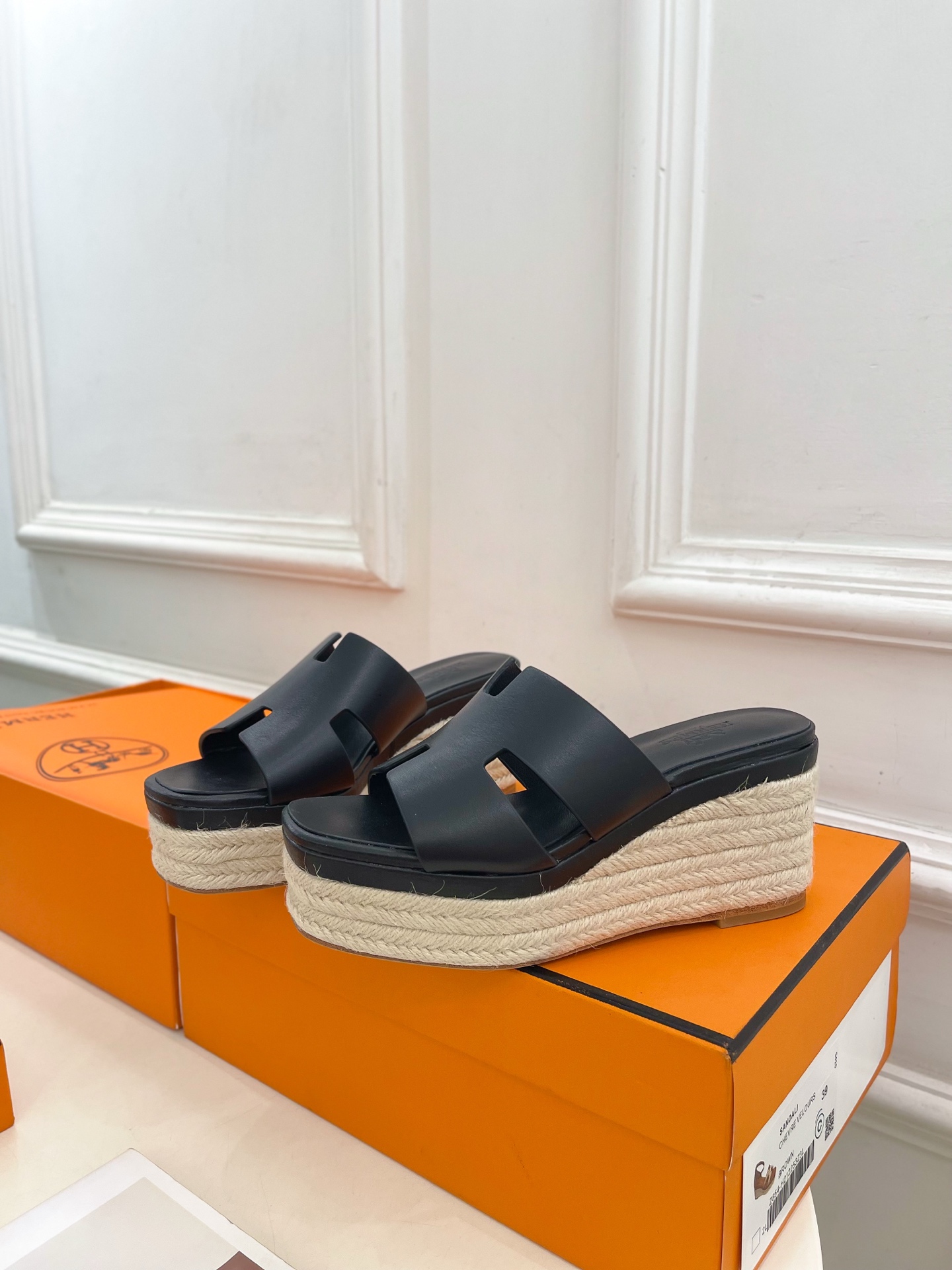 🐎𝐇𝐄𝐑𝐌𝐄* 爱玛仕 25𝐬𝐬 

🌈2025春夏新品 专柜新款H型麻绳厚底坡跟拖鞋系列〰

◽鞋面：