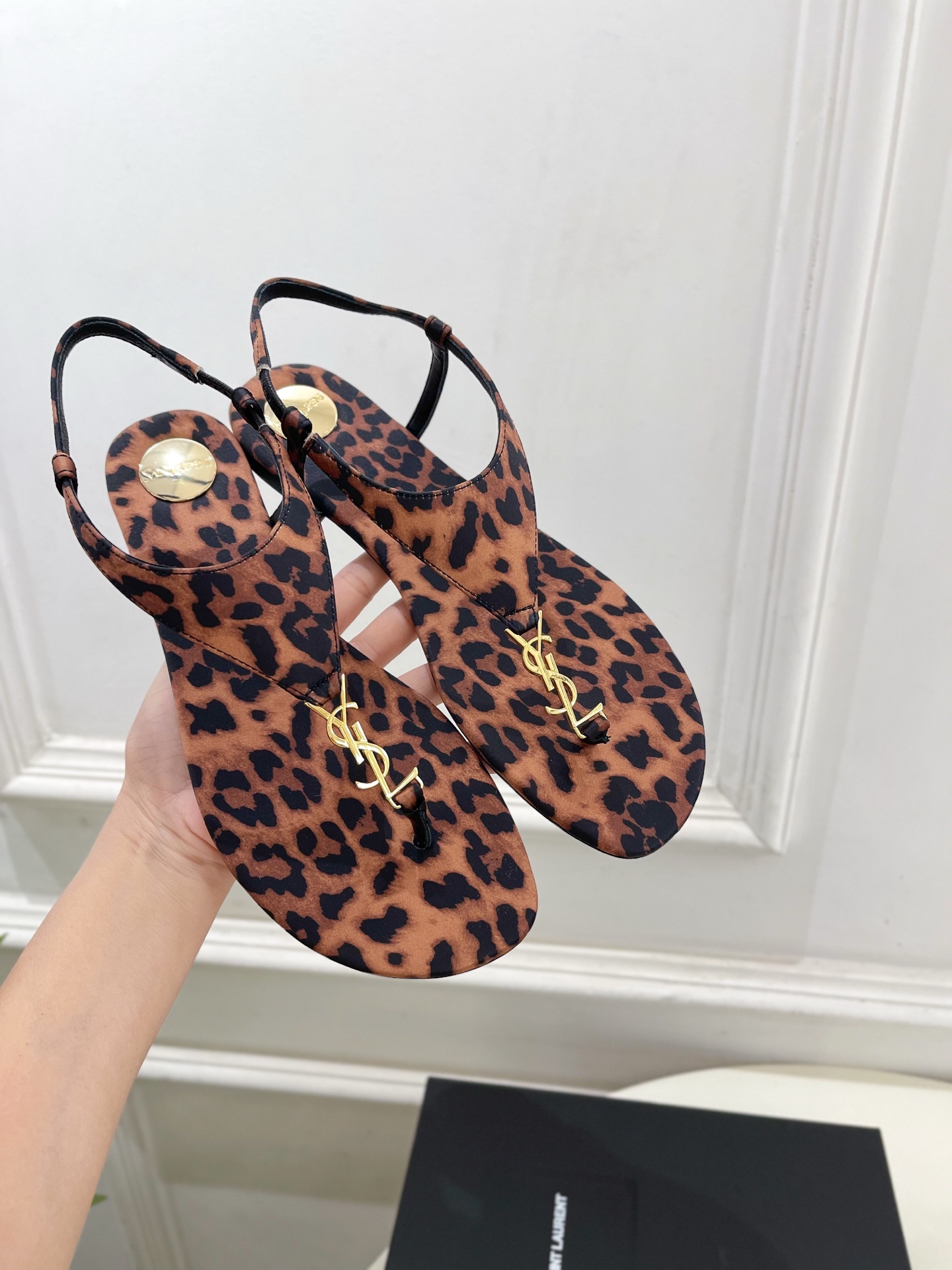 SAIN*LAURENT  圣罗兰 2025早春新品 YSL 夹脚凉鞋上新☑️
————————————