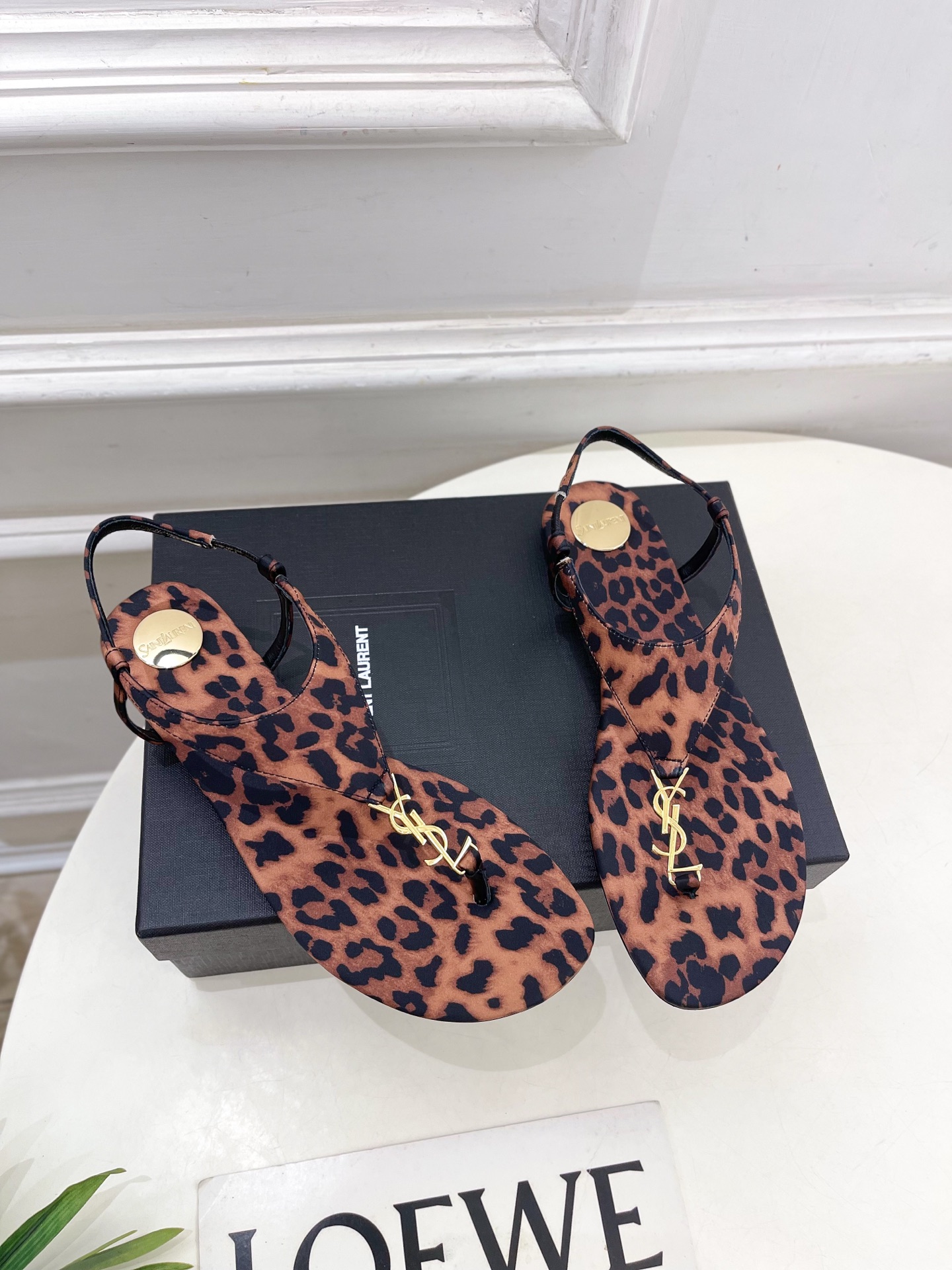 SAIN*LAURENT  圣罗兰 2025早春新品 YSL 夹脚凉鞋上新☑️
————————————