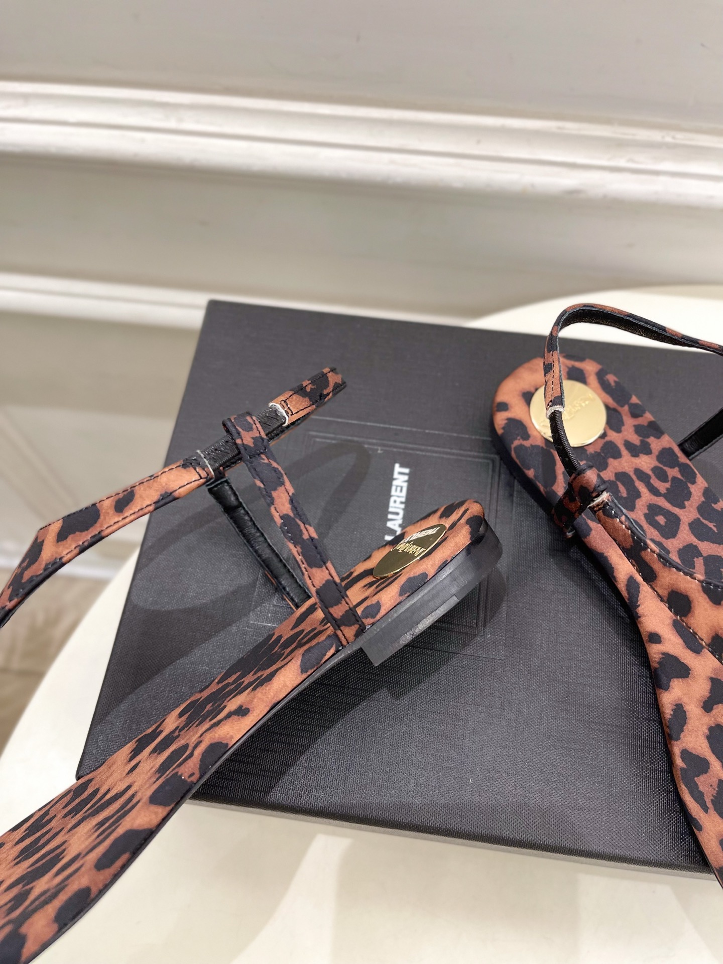 SAIN*LAURENT  圣罗兰 2025早春新品 YSL 夹脚凉鞋上新☑️
————————————