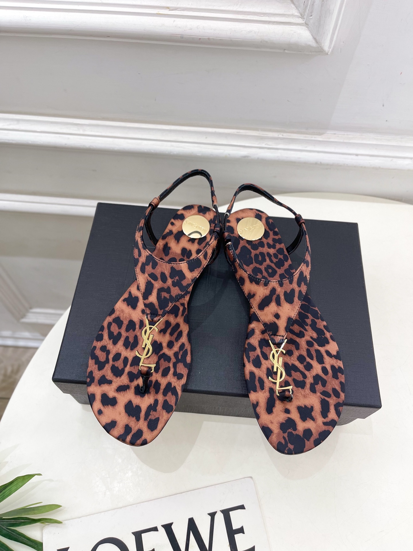 SAIN*LAURENT  圣罗兰 2025早春新品 YSL 夹脚凉鞋上新☑️
————————————