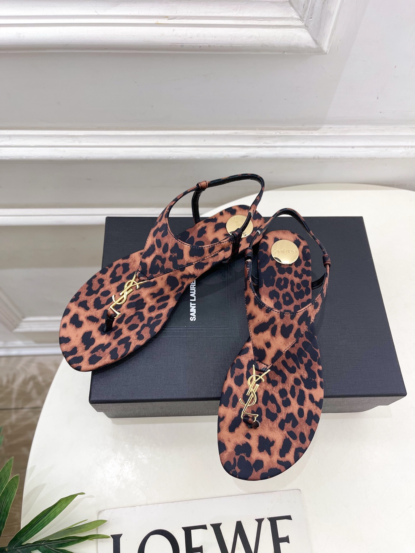 SAIN*LAURENT  圣罗兰 2025早春新品 YSL 夹脚凉鞋上新☑️
————————————