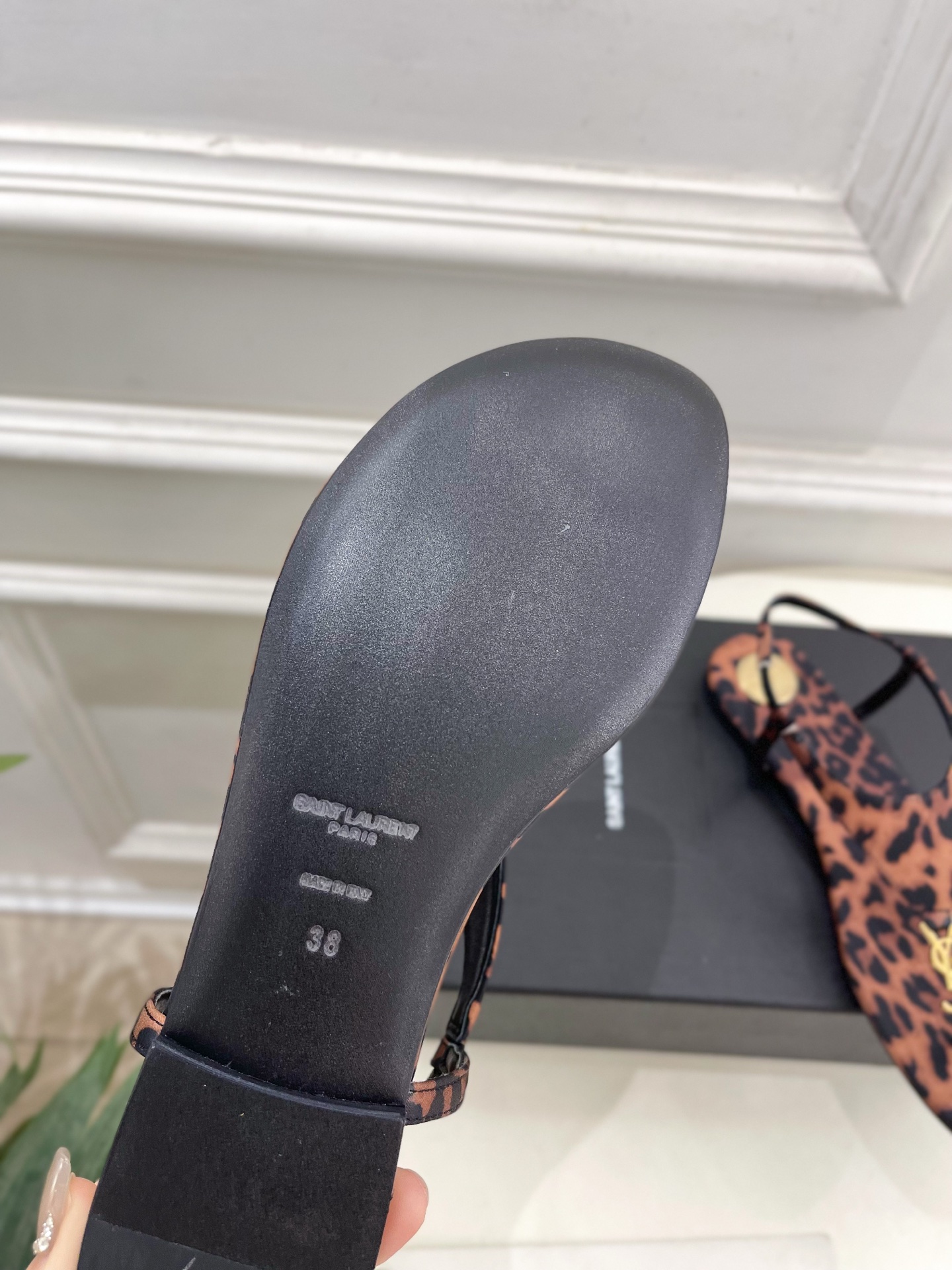 SAIN*LAURENT  圣罗兰 2025早春新品 YSL 夹脚凉鞋上新☑️
————————————