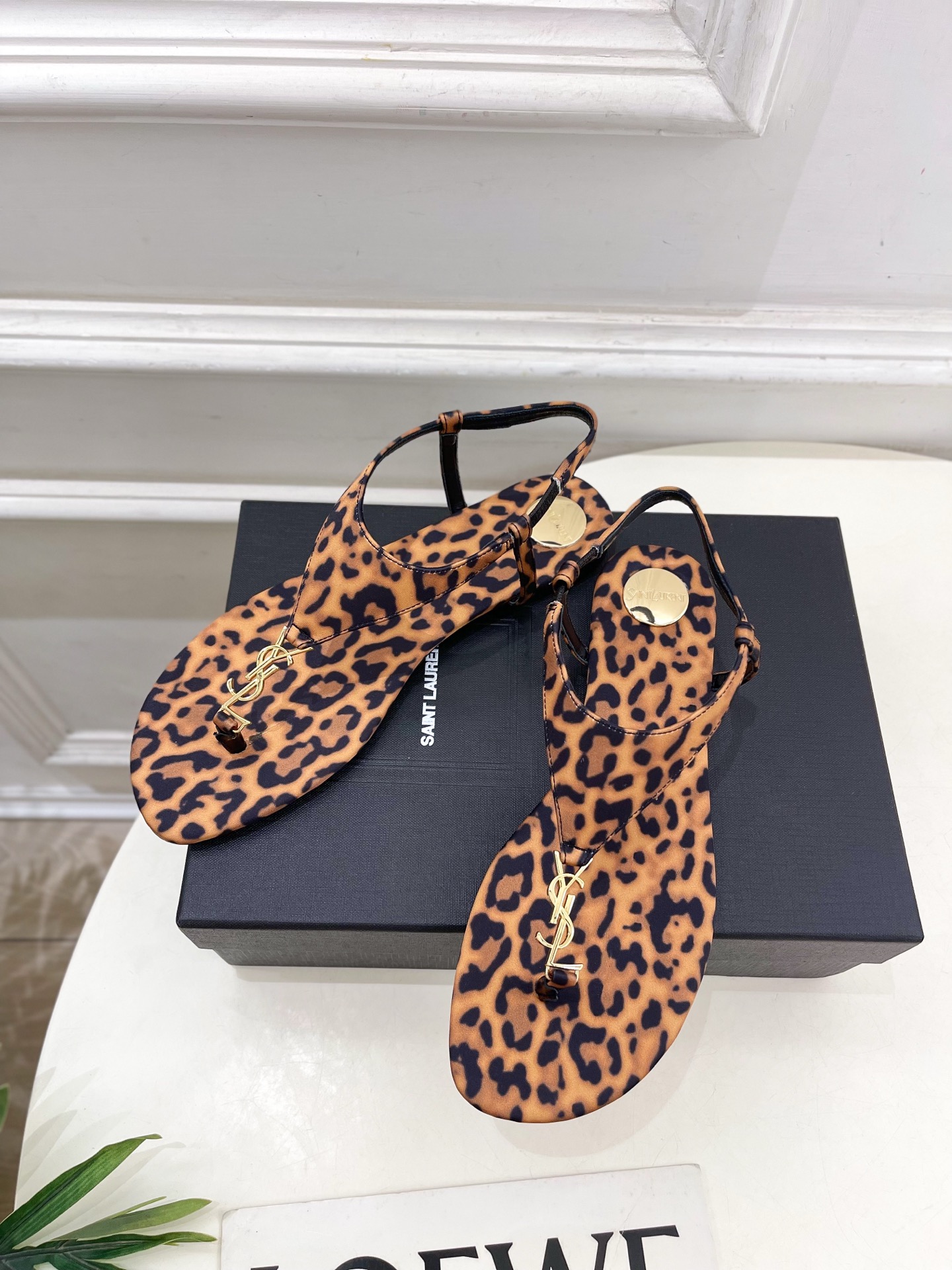 SAIN*LAURENT  圣罗兰 2025早春新品 YSL 夹脚凉鞋上新☑️
————————————