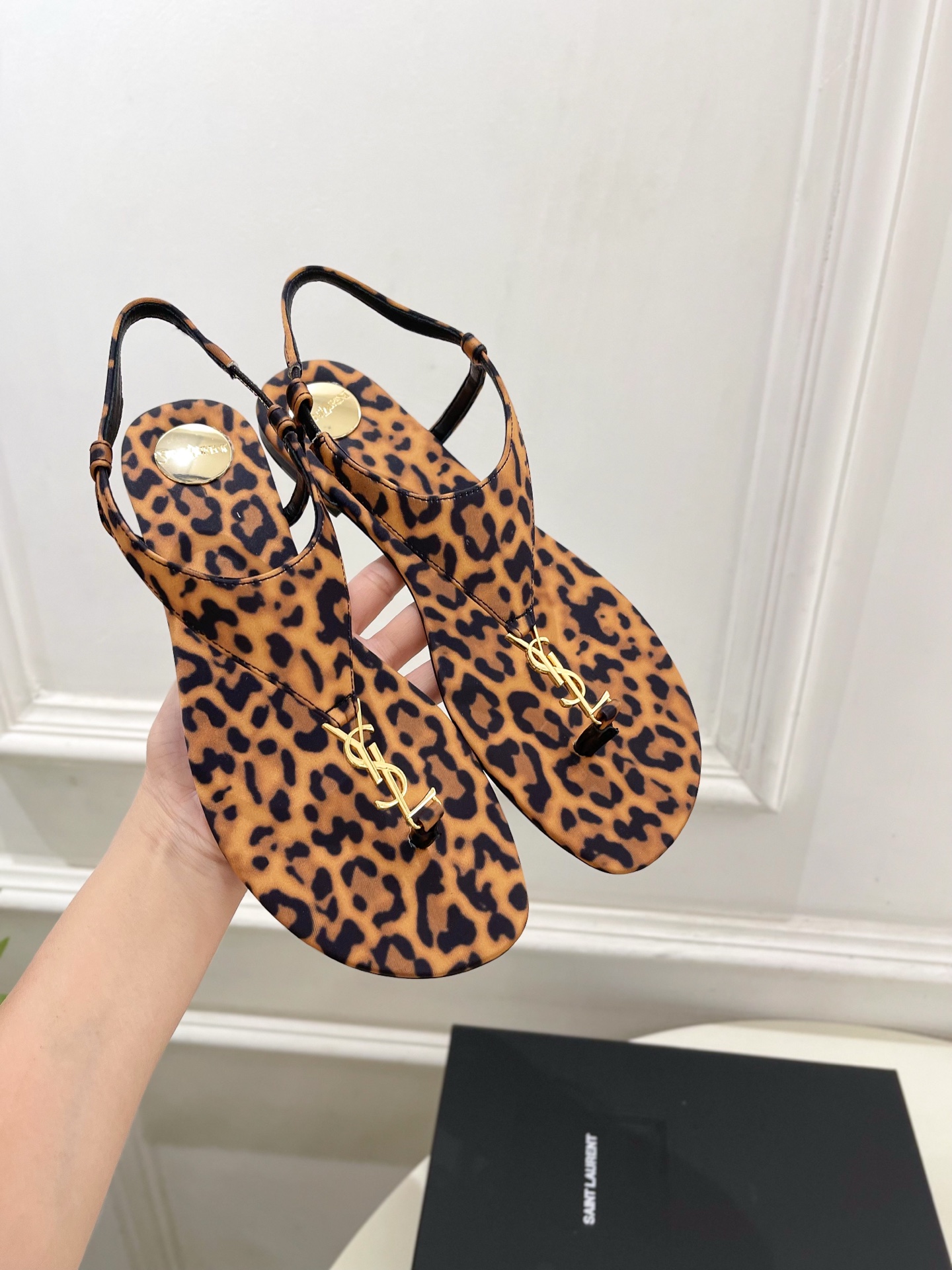 SAIN*LAURENT  圣罗兰 2025早春新品 YSL 夹脚凉鞋上新☑️
————————————