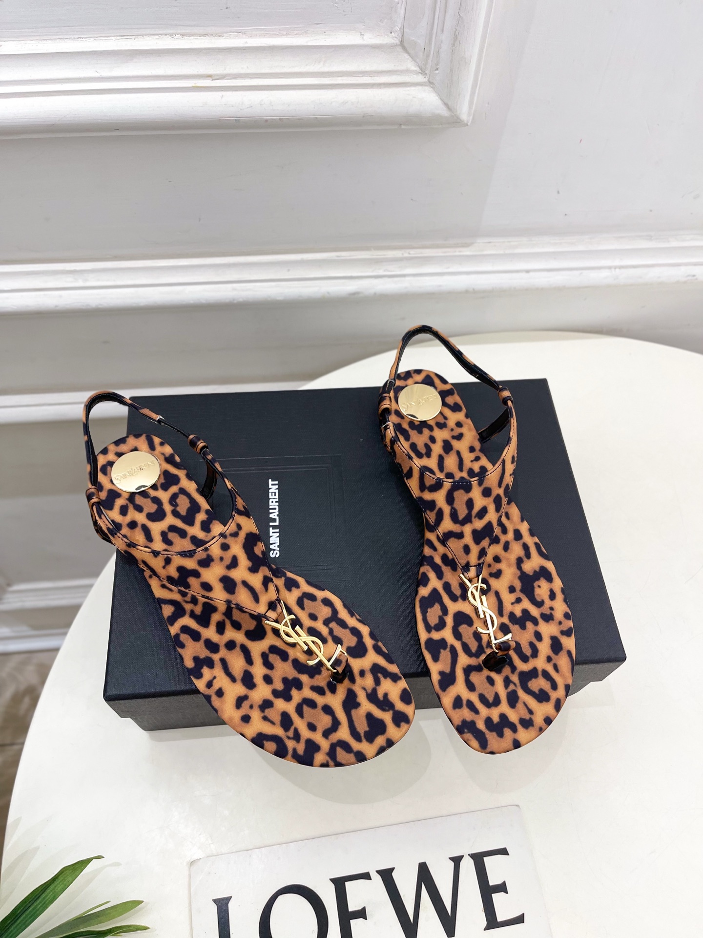 SAIN*LAURENT  圣罗兰 2025早春新品 YSL 夹脚凉鞋上新☑️
————————————